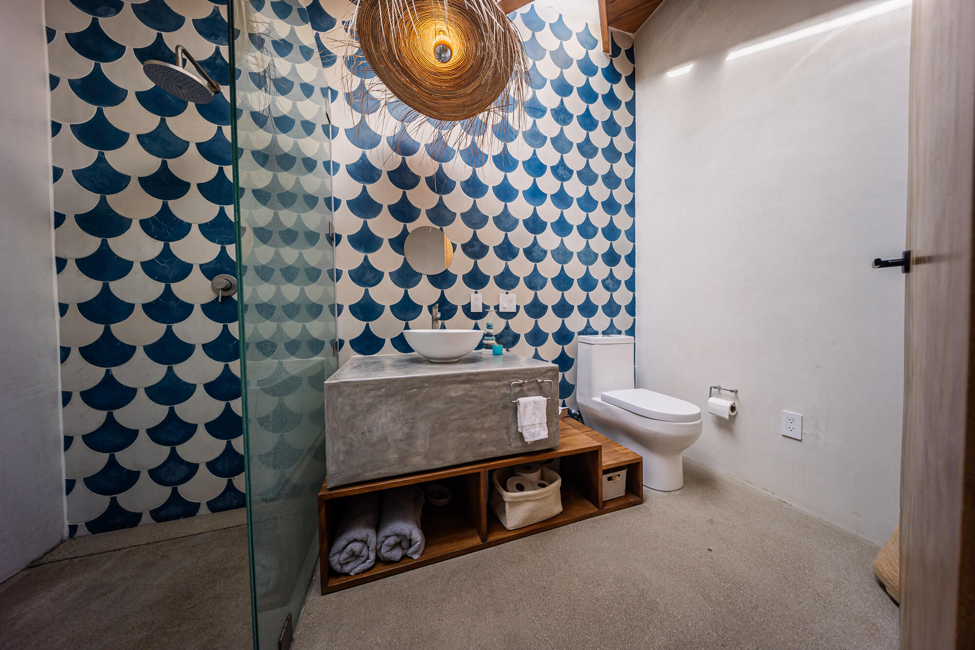 C. de Acceso MiniSuper Munchie, Casa Locura