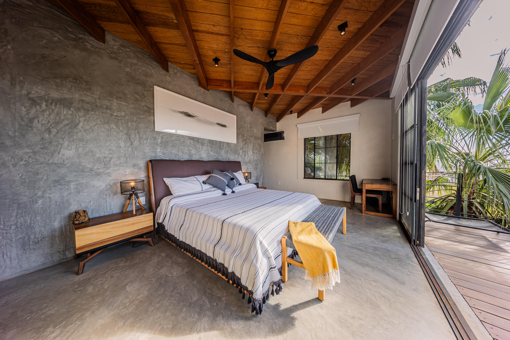 C. de Acceso MiniSuper Munchie, Casa Locura