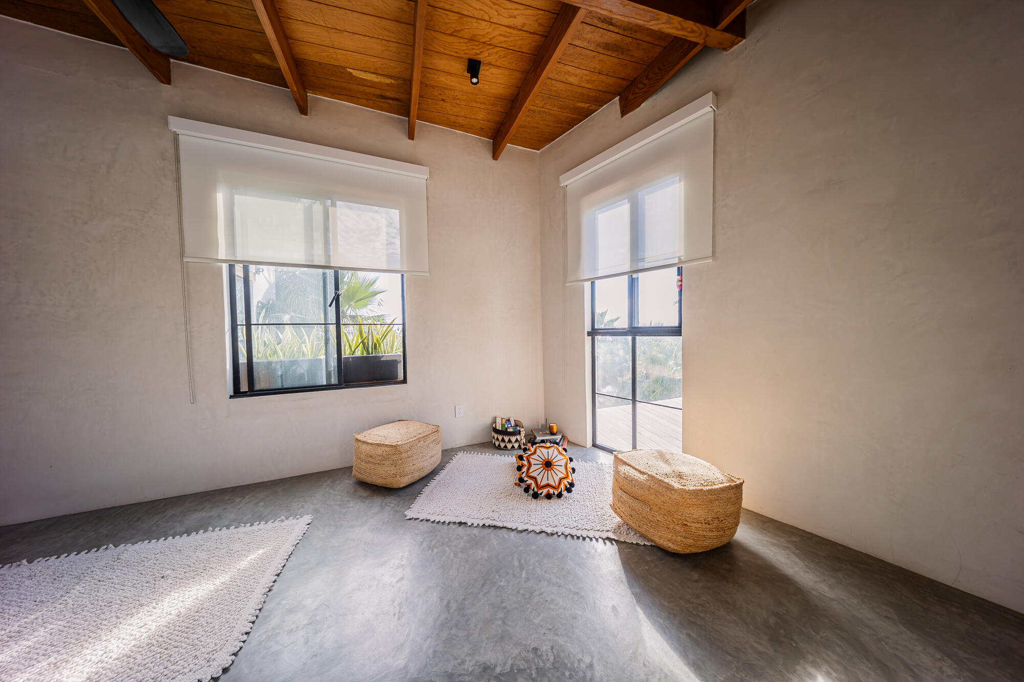 C. de Acceso MiniSuper Munchie, Casa Locura