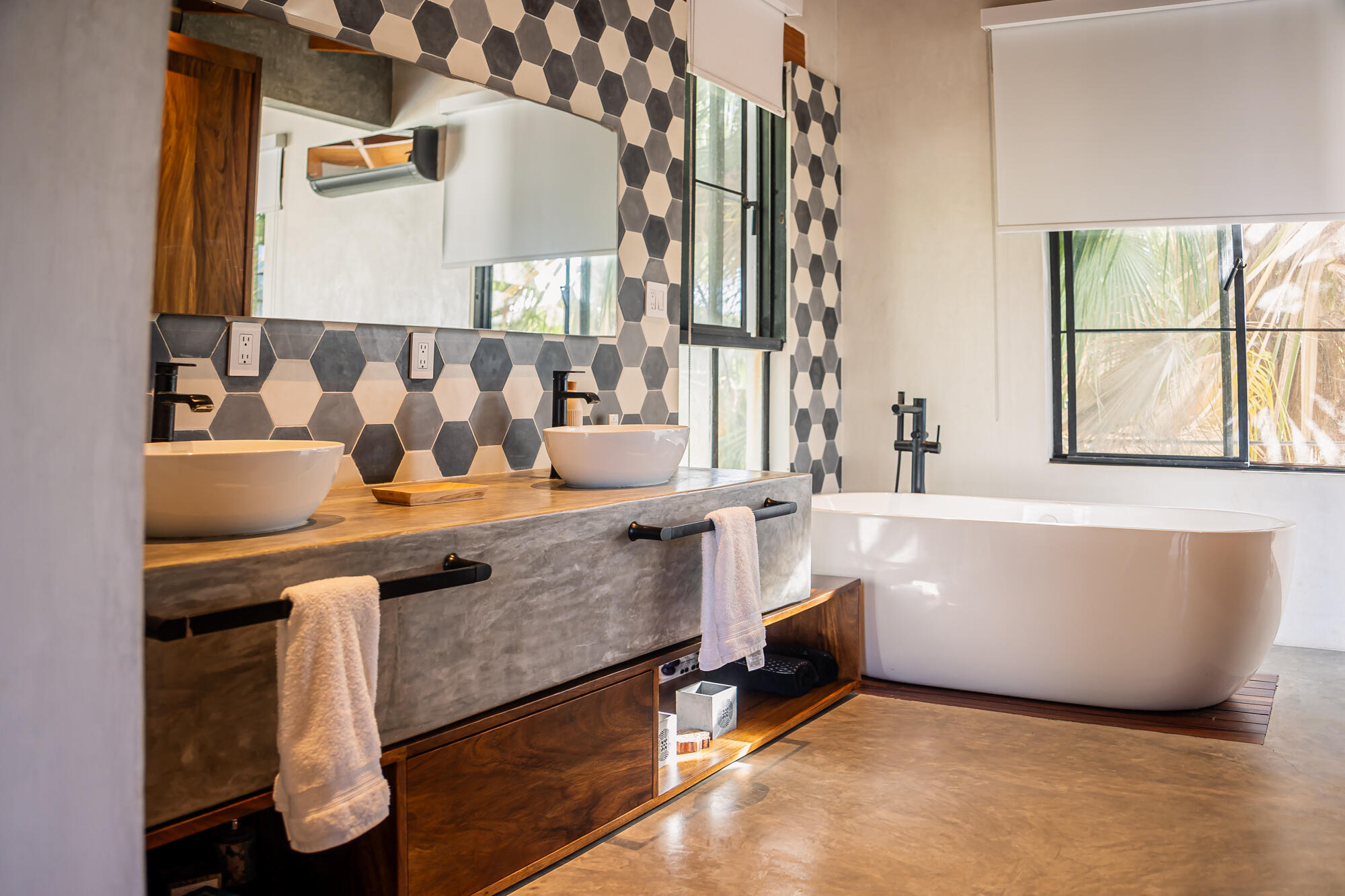 C. de Acceso MiniSuper Munchie, Casa Locura