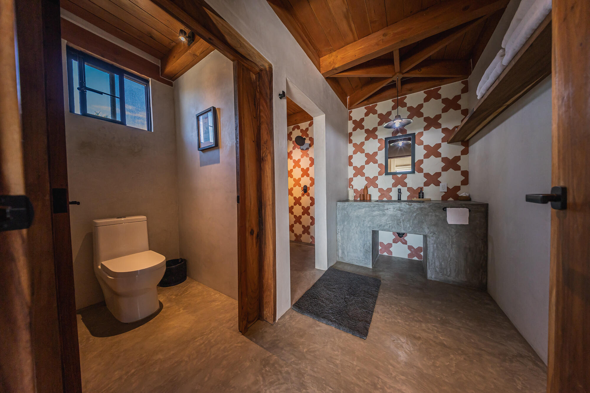 C. de Acceso MiniSuper Munchie, Casa Locura