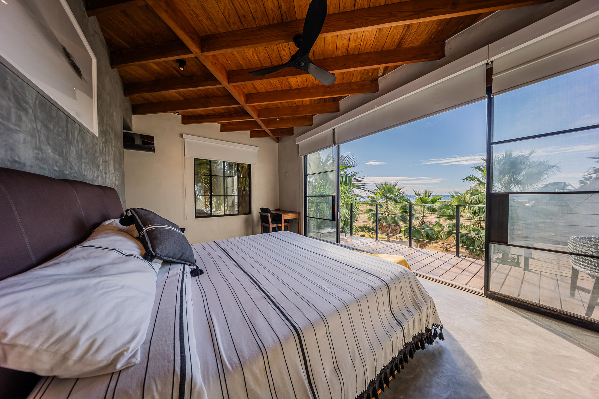 C. de Acceso MiniSuper Munchie, Casa Locura