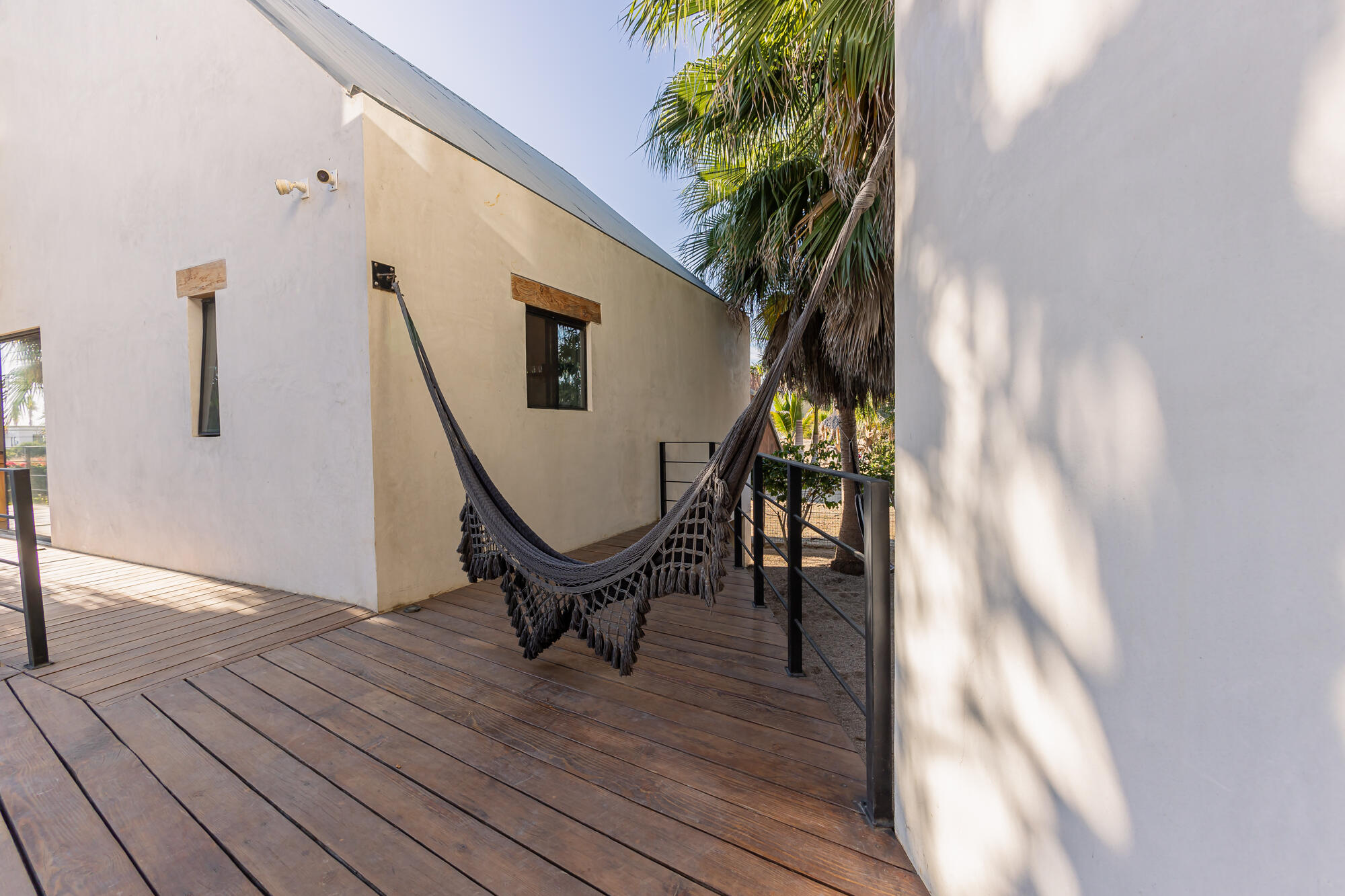 C. de Acceso MiniSuper Munchie, Casa Locura