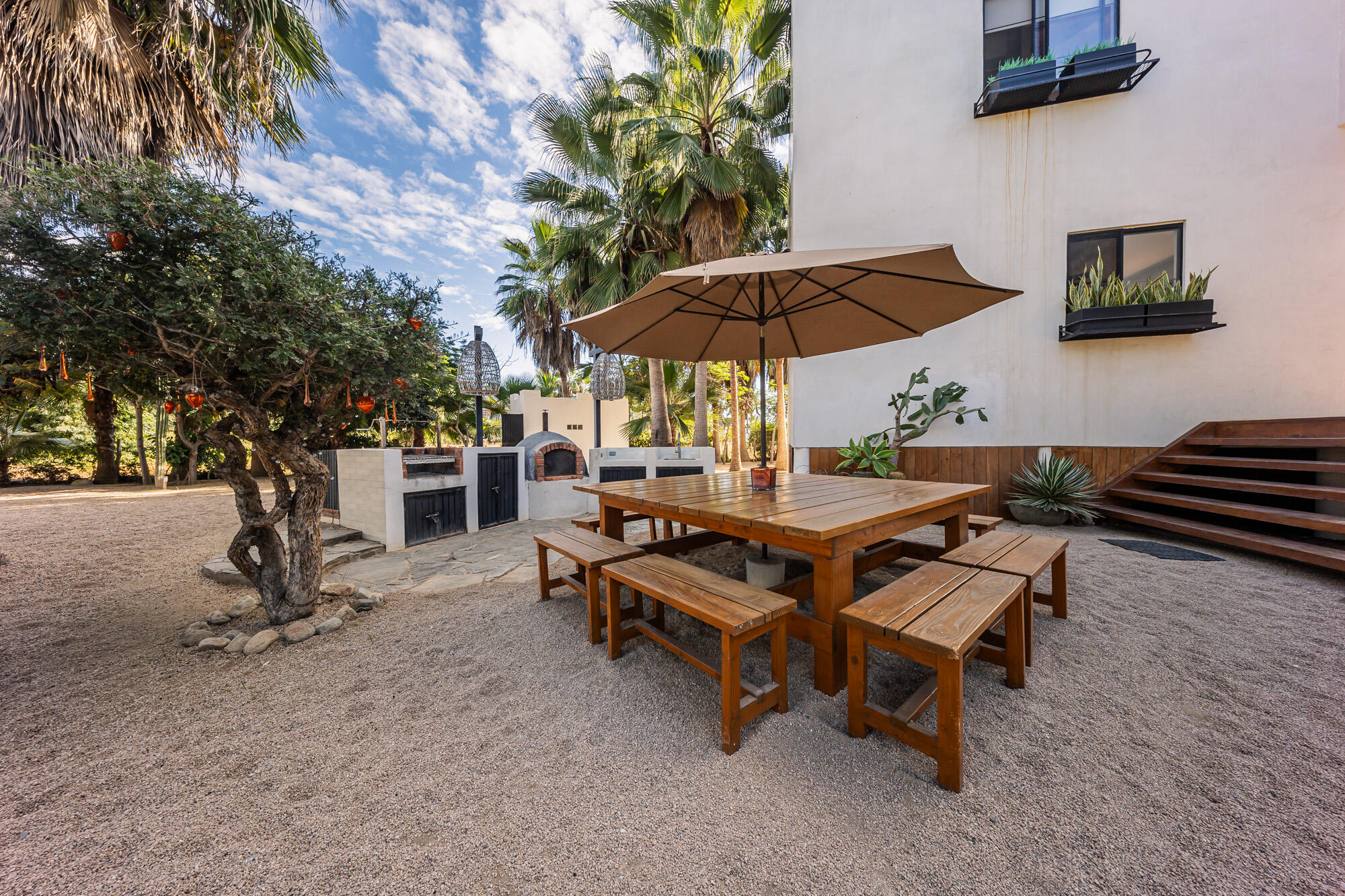 C. de Acceso MiniSuper Munchie, Casa Locura