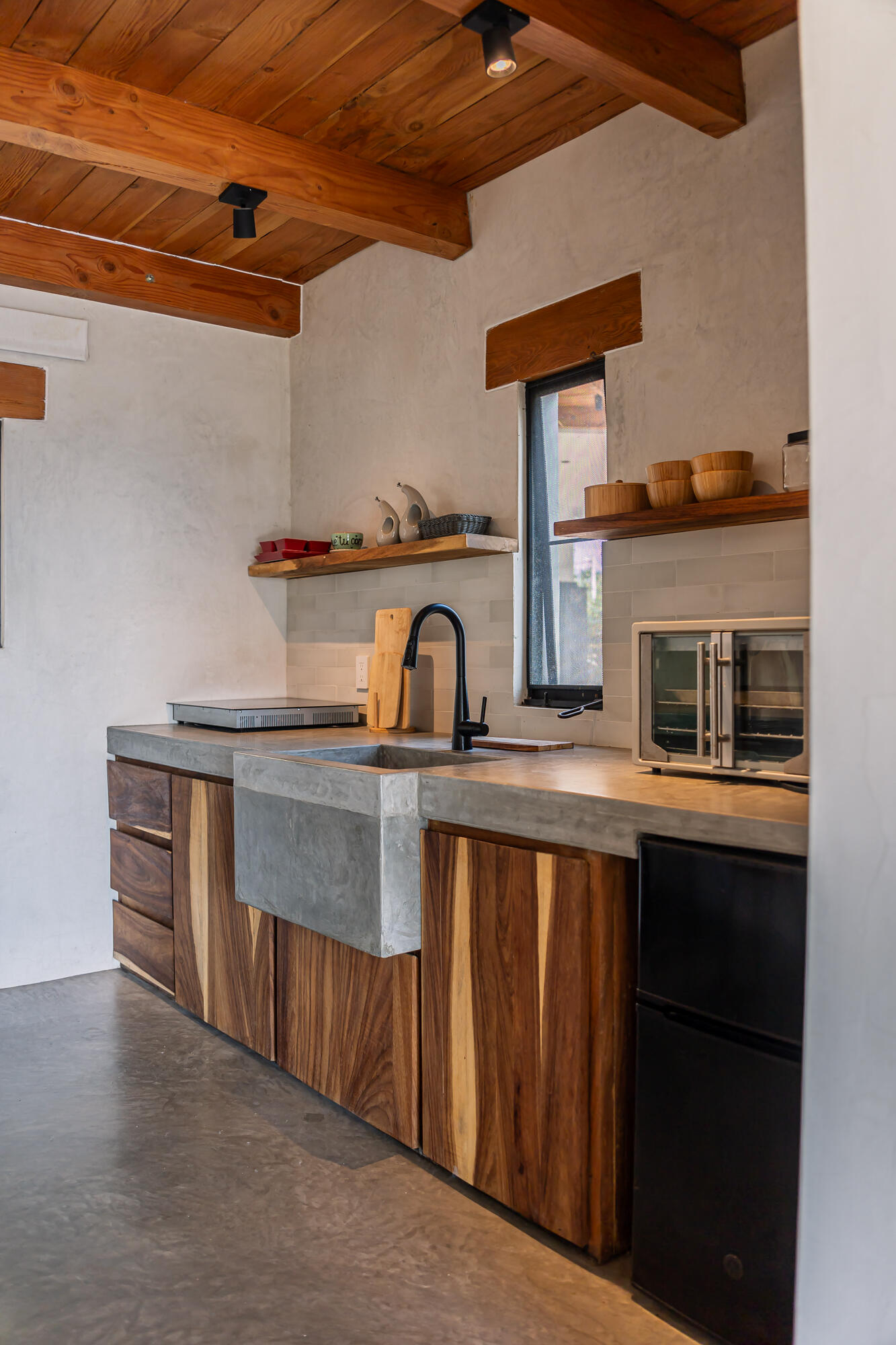 C. de Acceso MiniSuper Munchie, Casa Locura