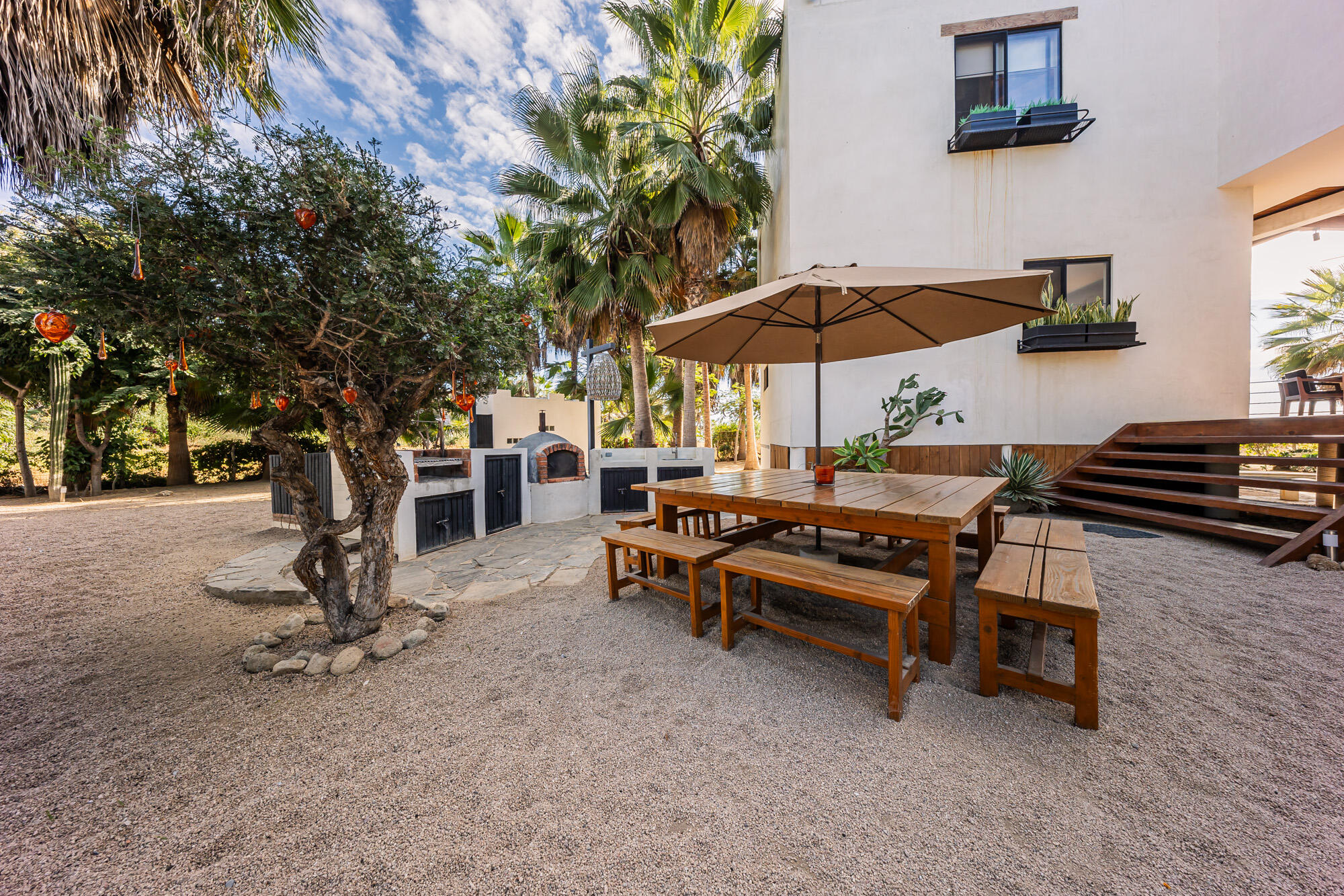 C. de Acceso MiniSuper Munchie, Casa Locura