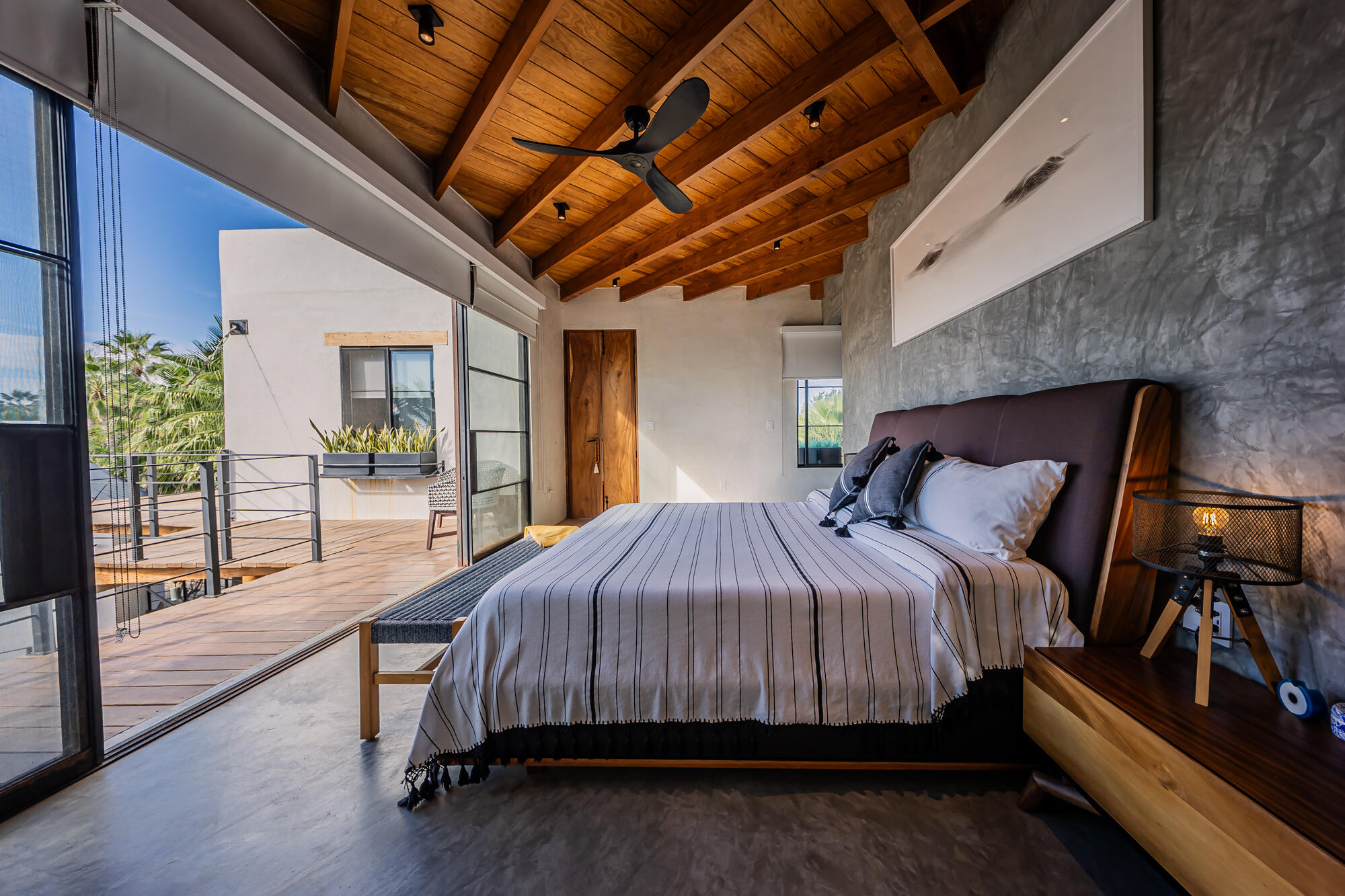 C. de Acceso MiniSuper Munchie, Casa Locura