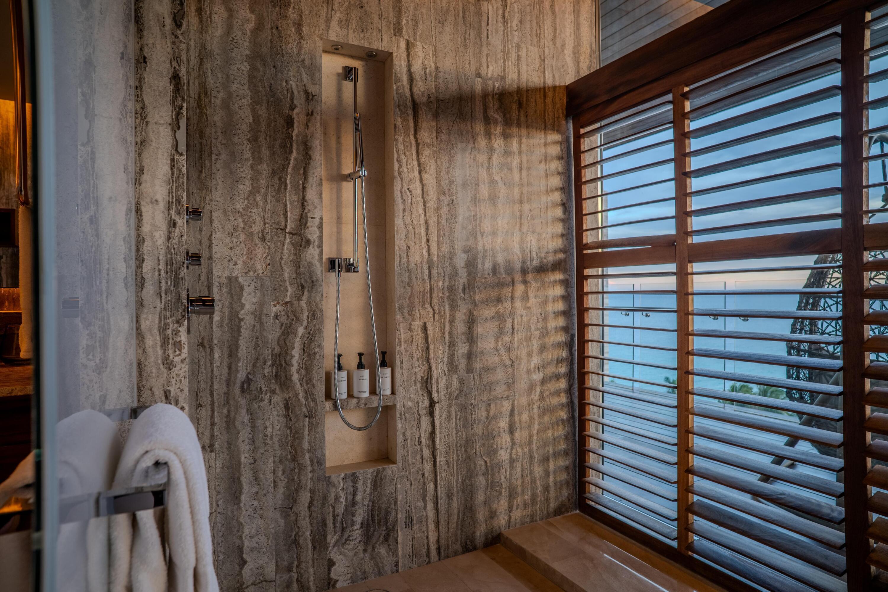 Solaz Residences, 305 Solaz