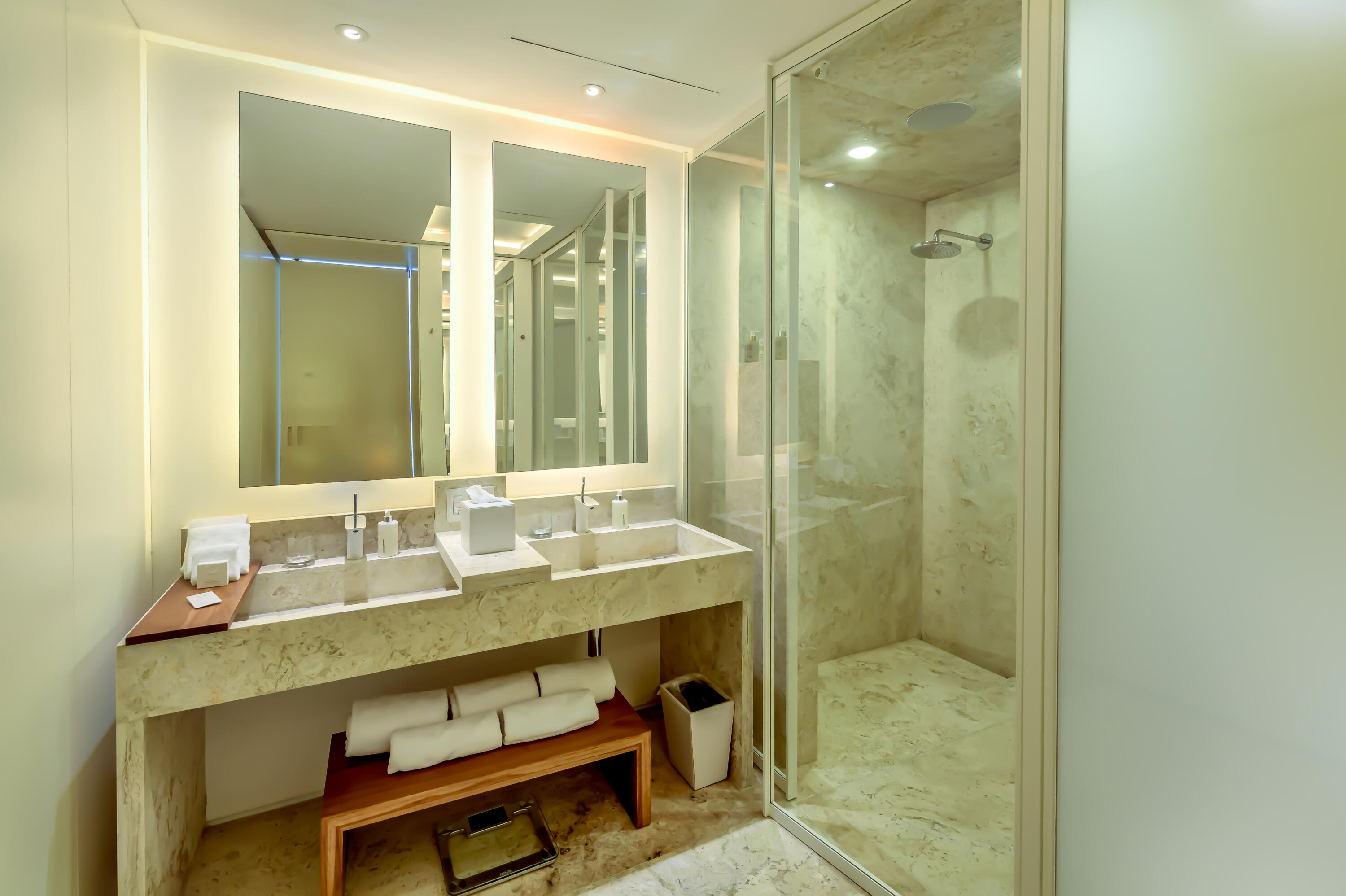 P.º Malecon San Jose, Viceroy 4A