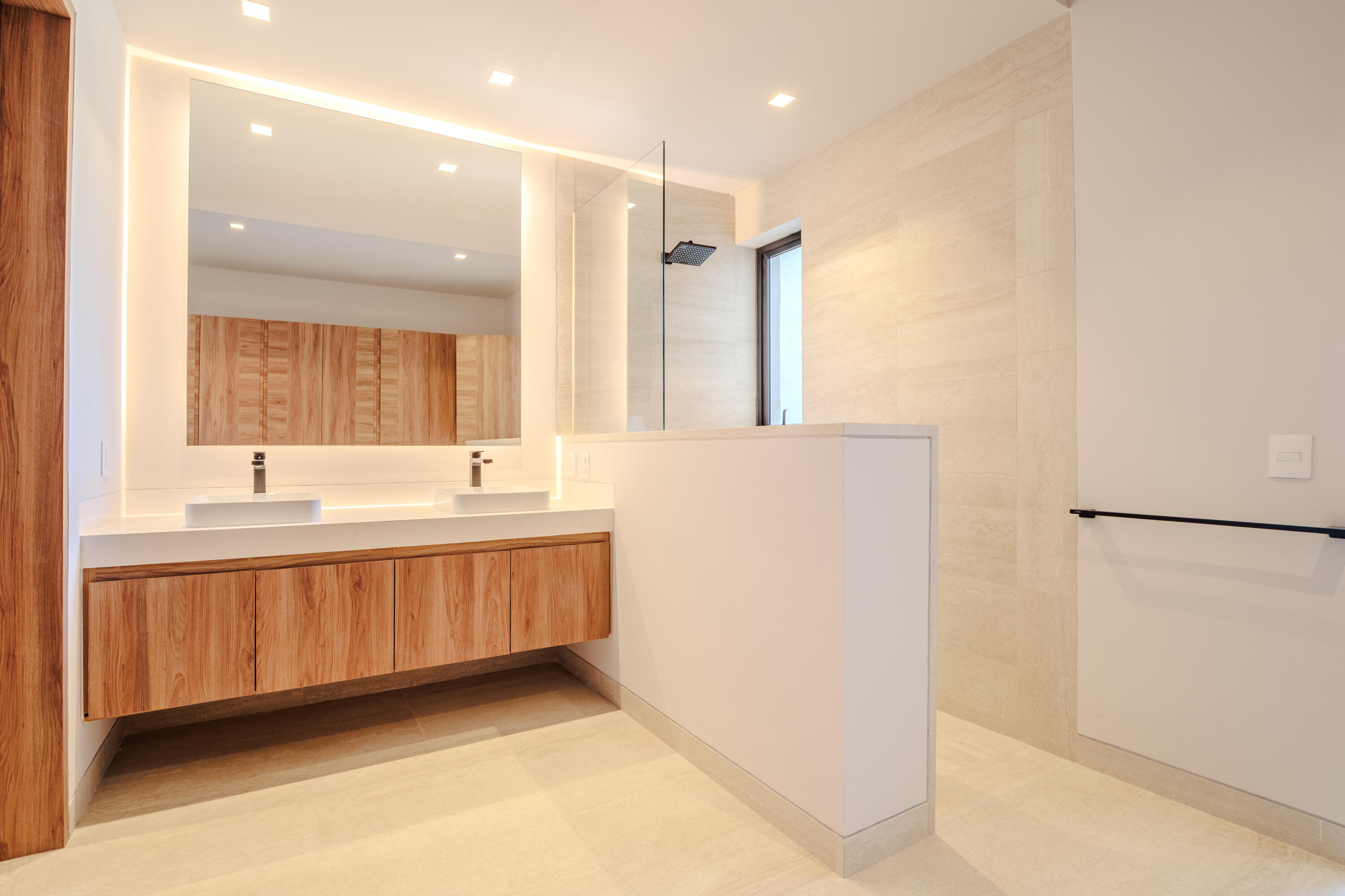 Ave. Vista Hermosa SN, Costarena E202