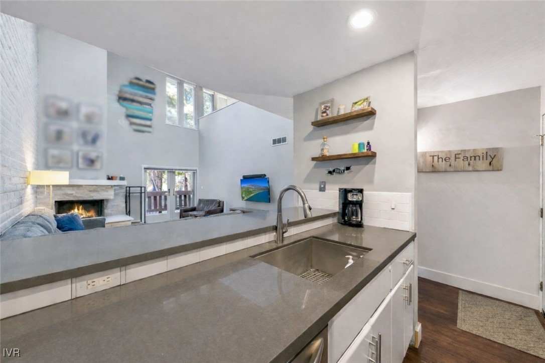 120 Country Club Drive 3