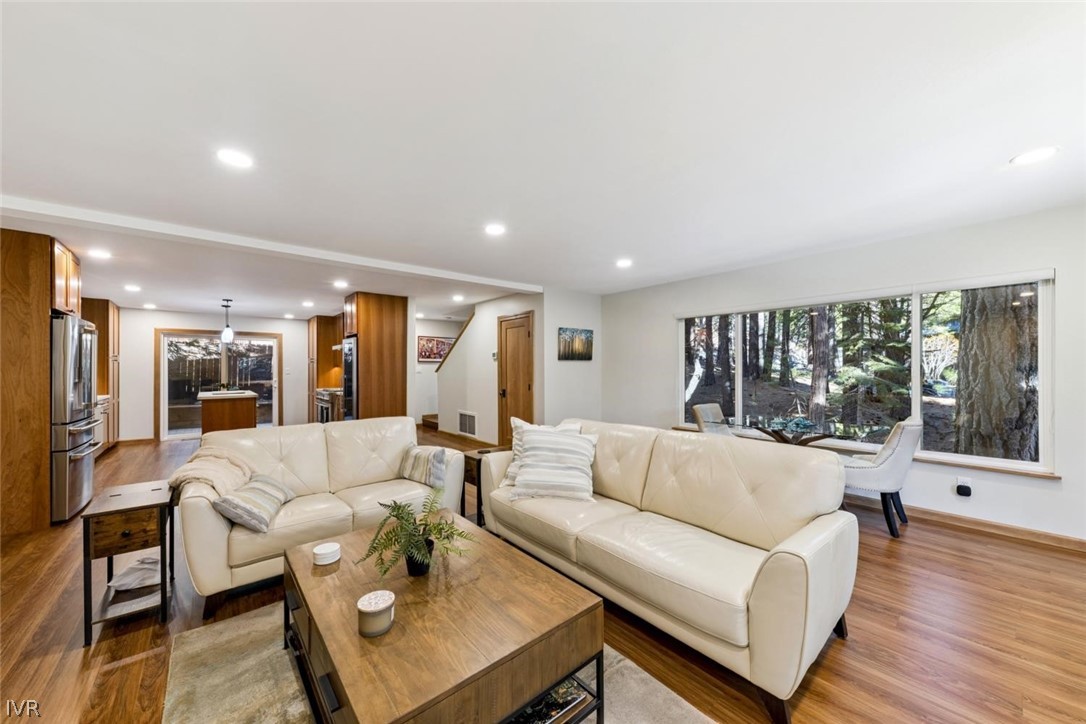 866 Northwood Boulevard 44