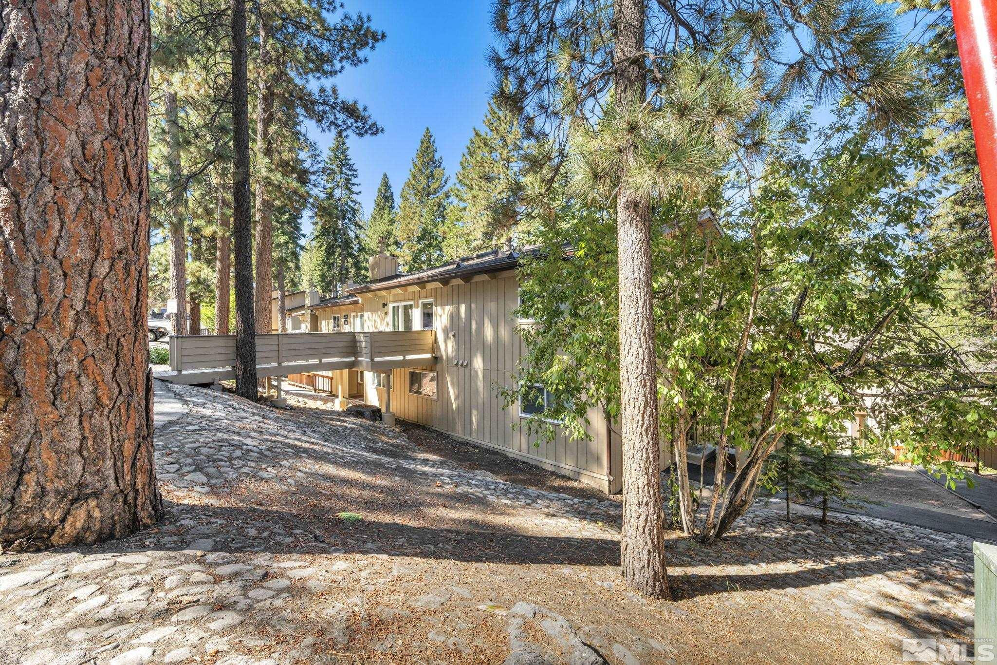 321 Ski Way, 48