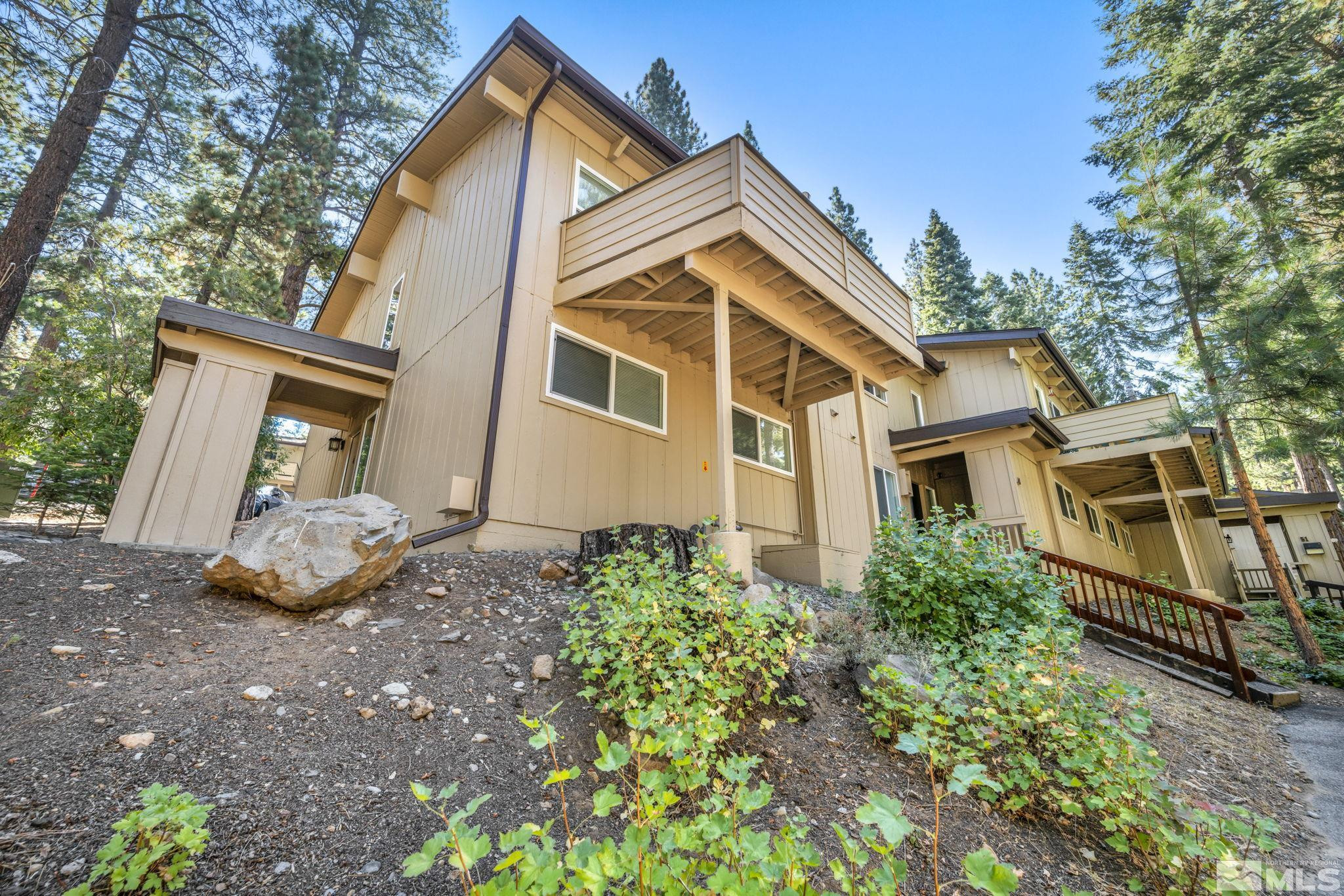 321 Ski Way, 48