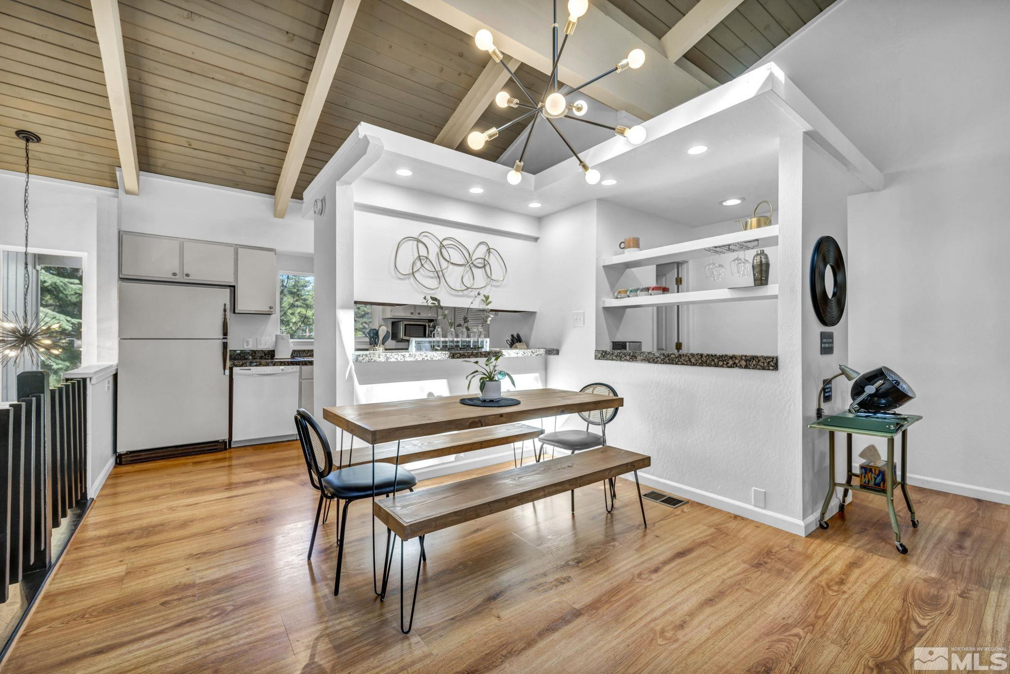 321 Ski Way, 48
