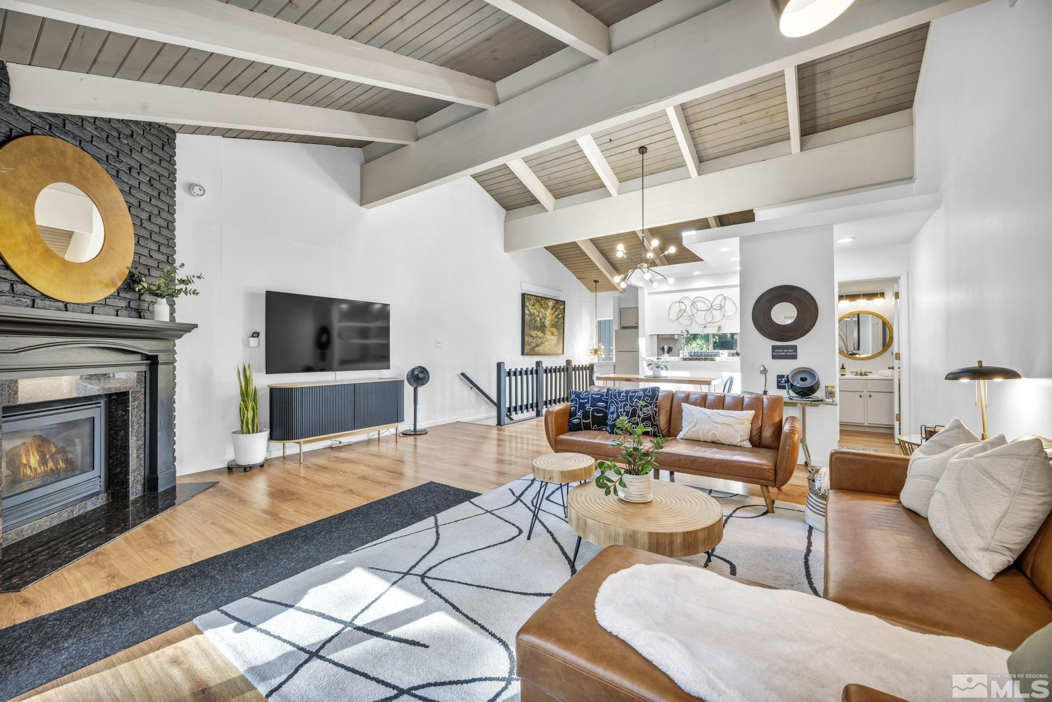 321 Ski Way, 48