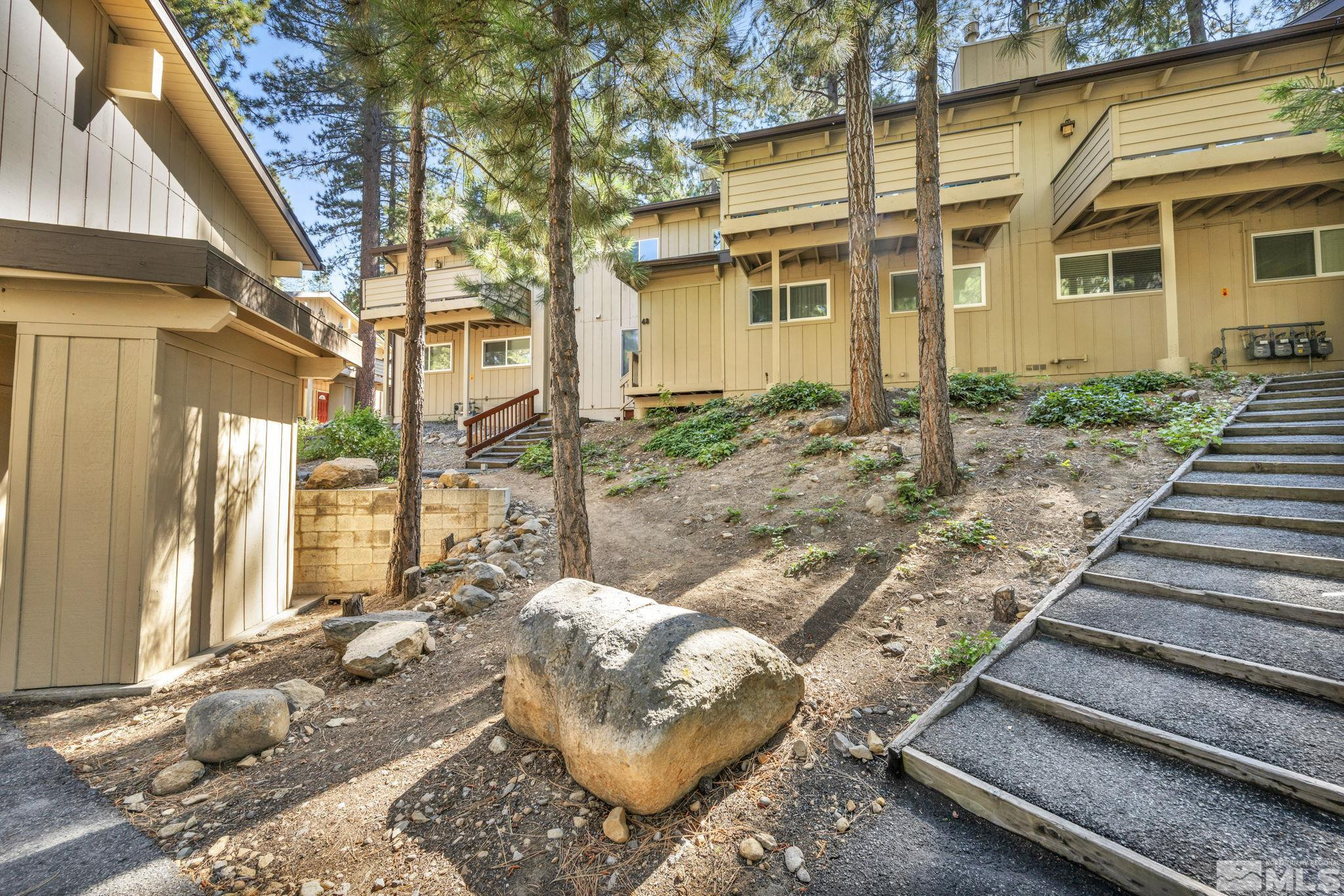 321 Ski Way, 48
