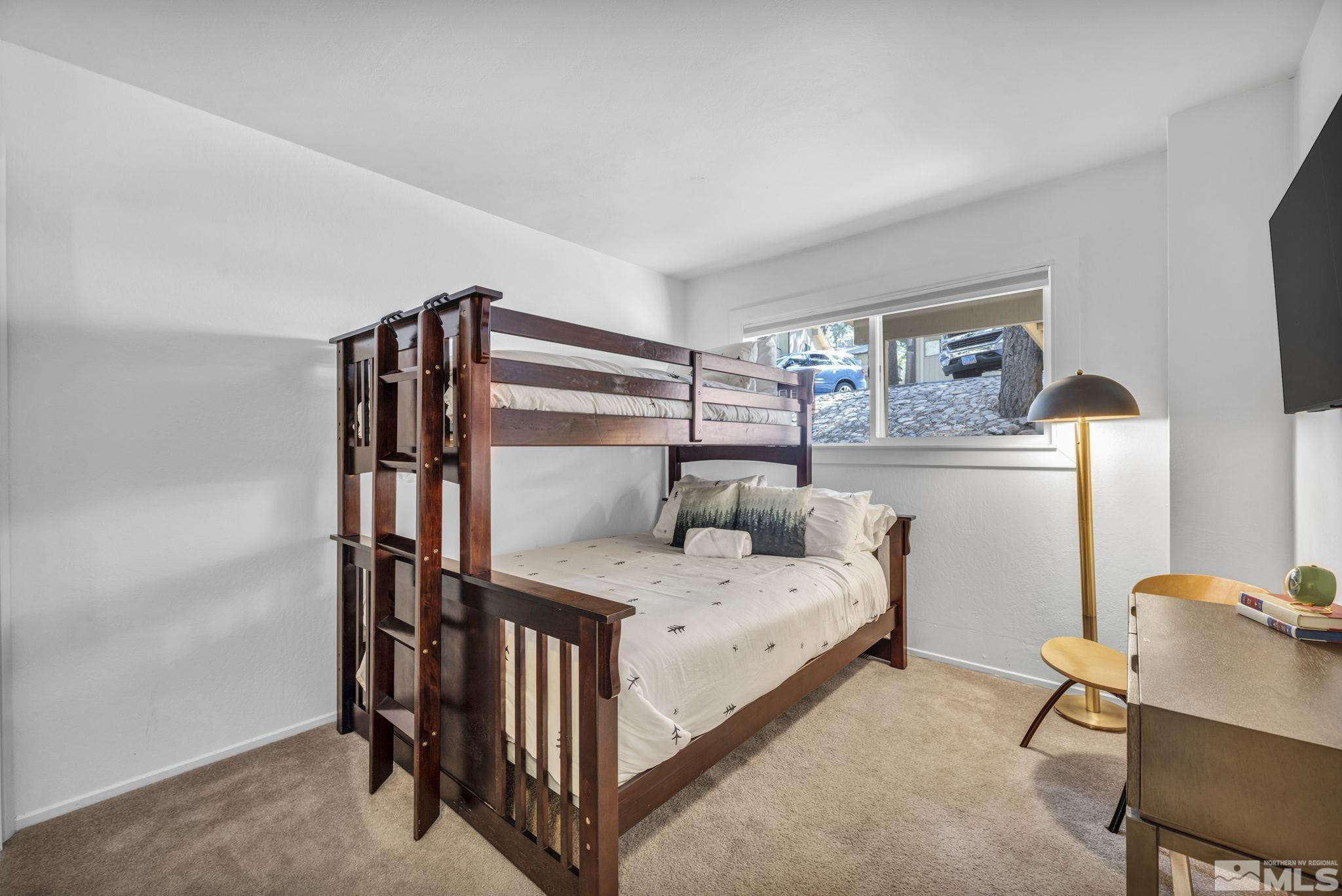 321 Ski Way, 48