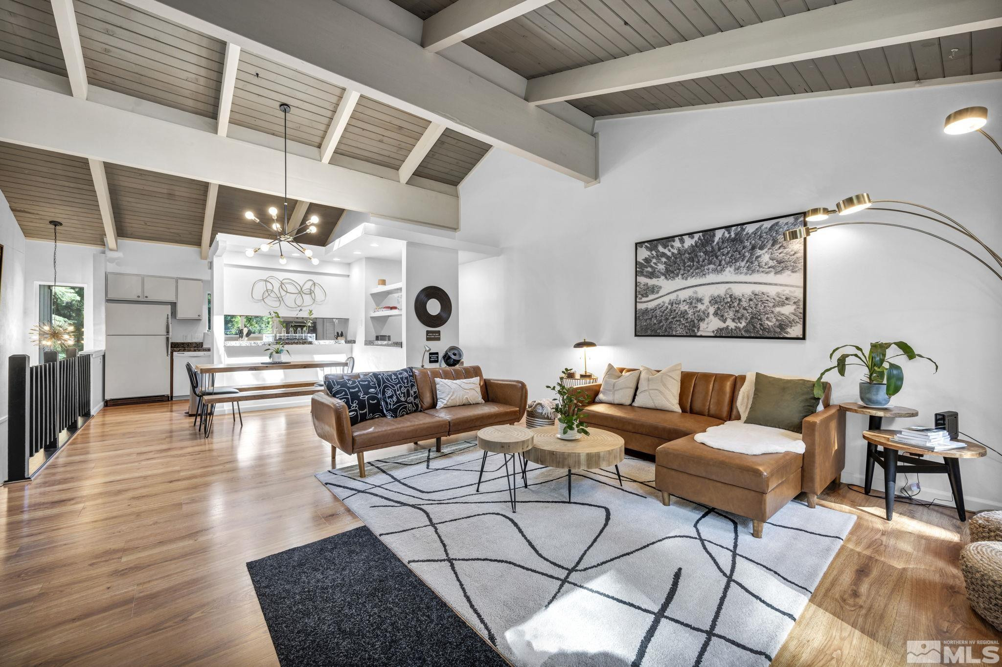 321 Ski Way, 48