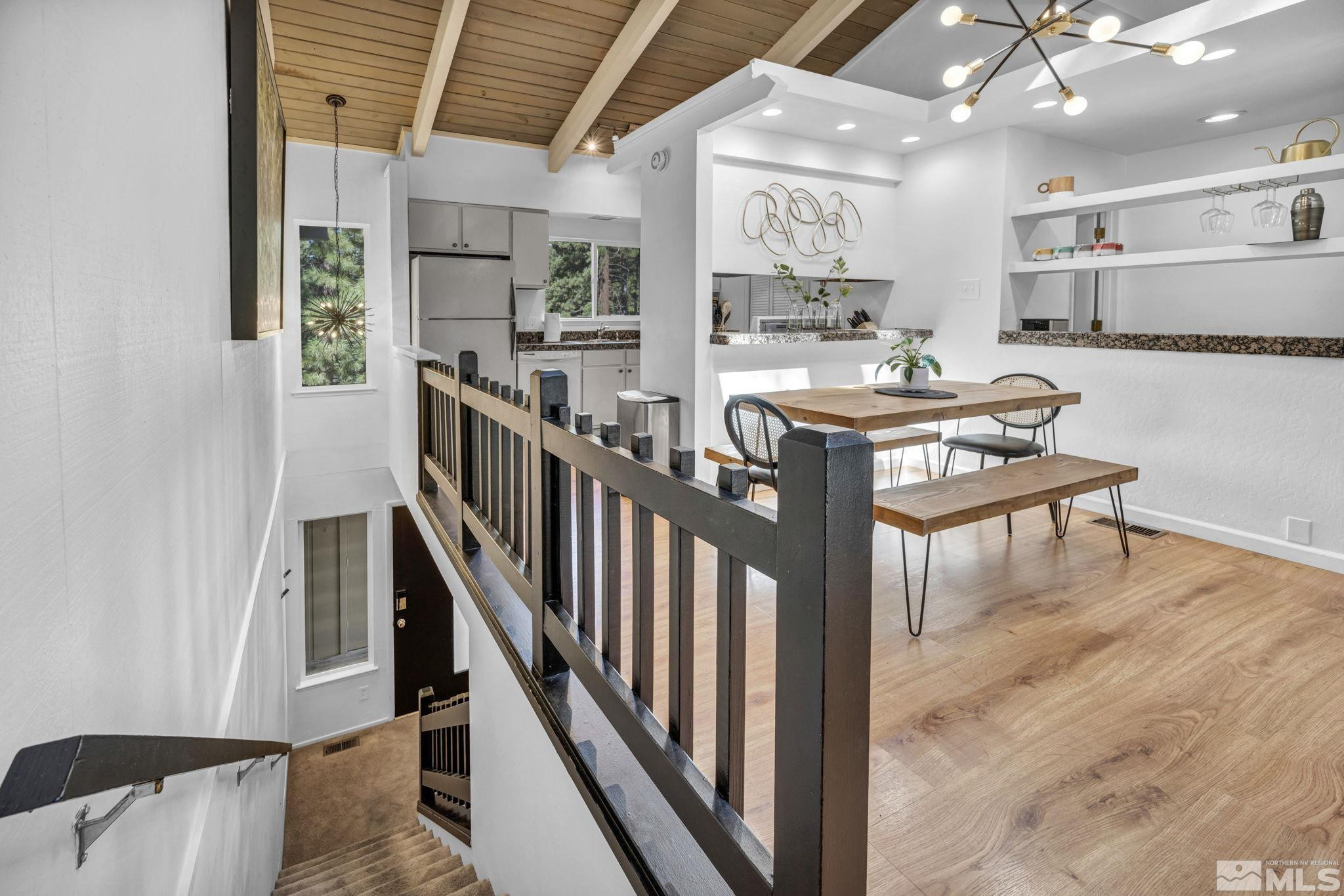 321 Ski Way, 48