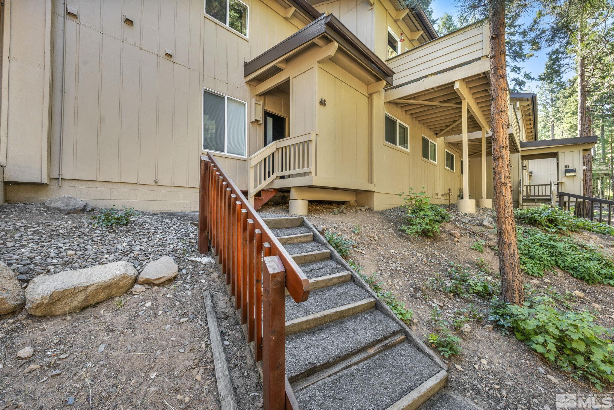 321 Ski Way, 48