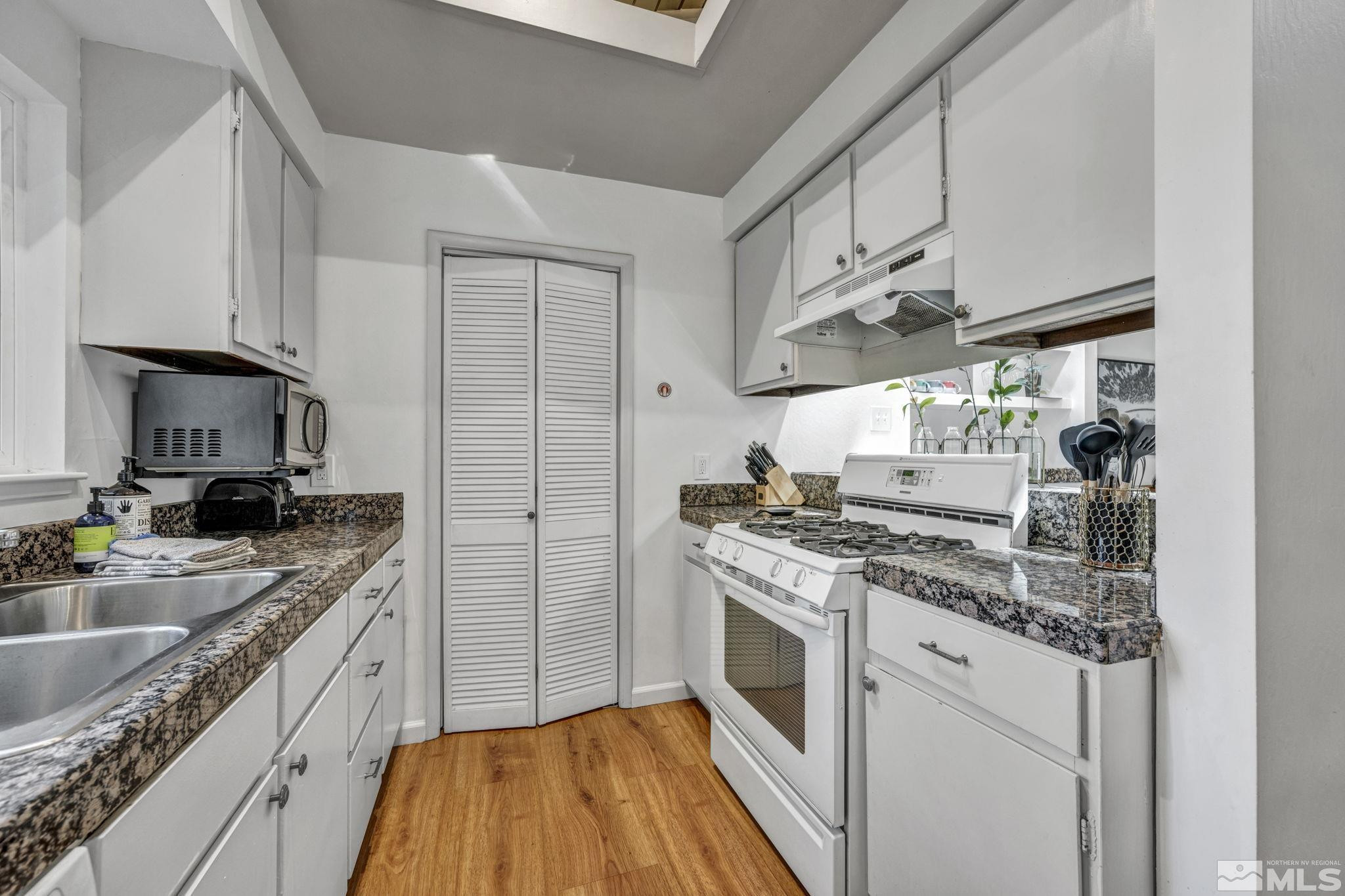 321 Ski Way, 48