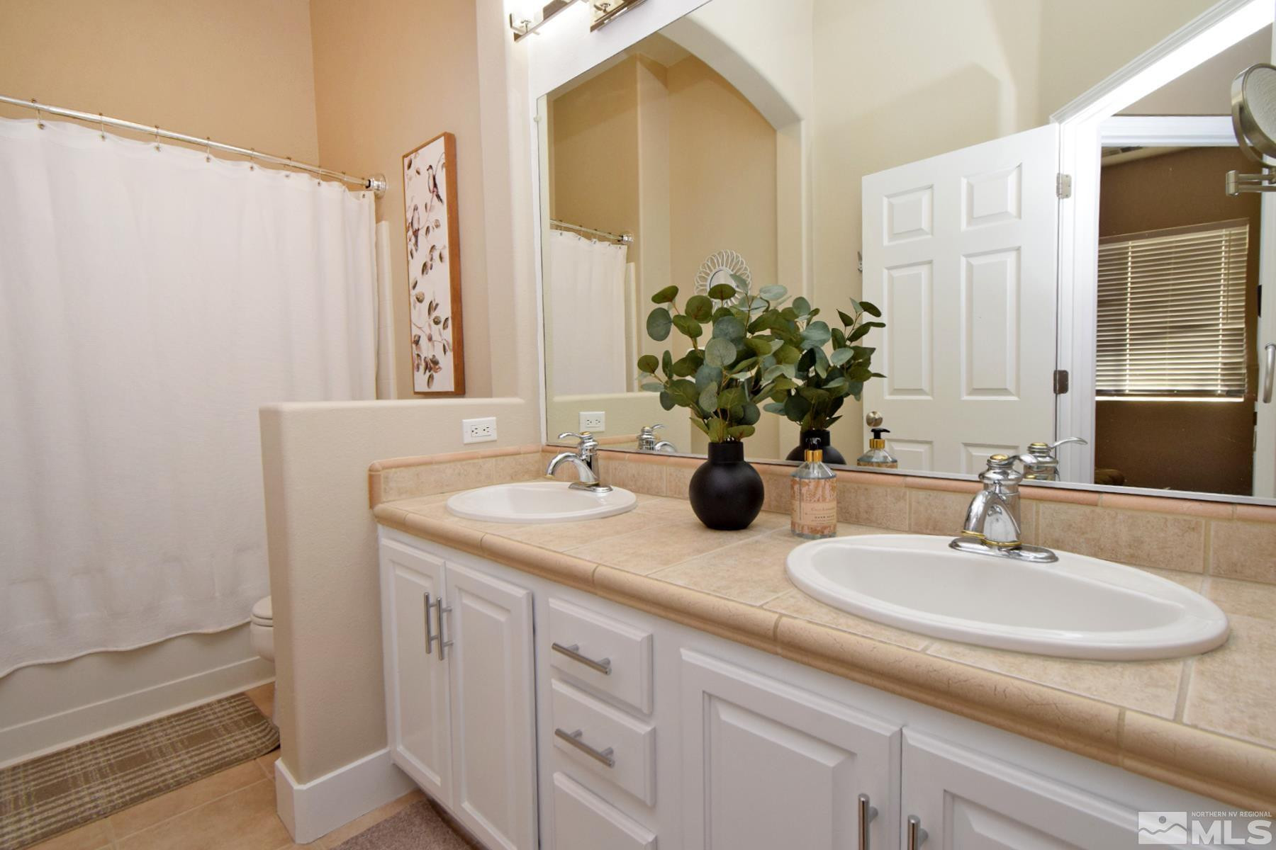 1405 Bronze Canyon