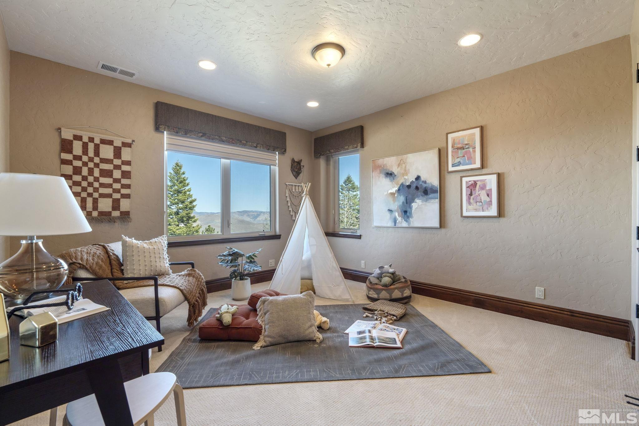 115 W Jeffrey Pine Road