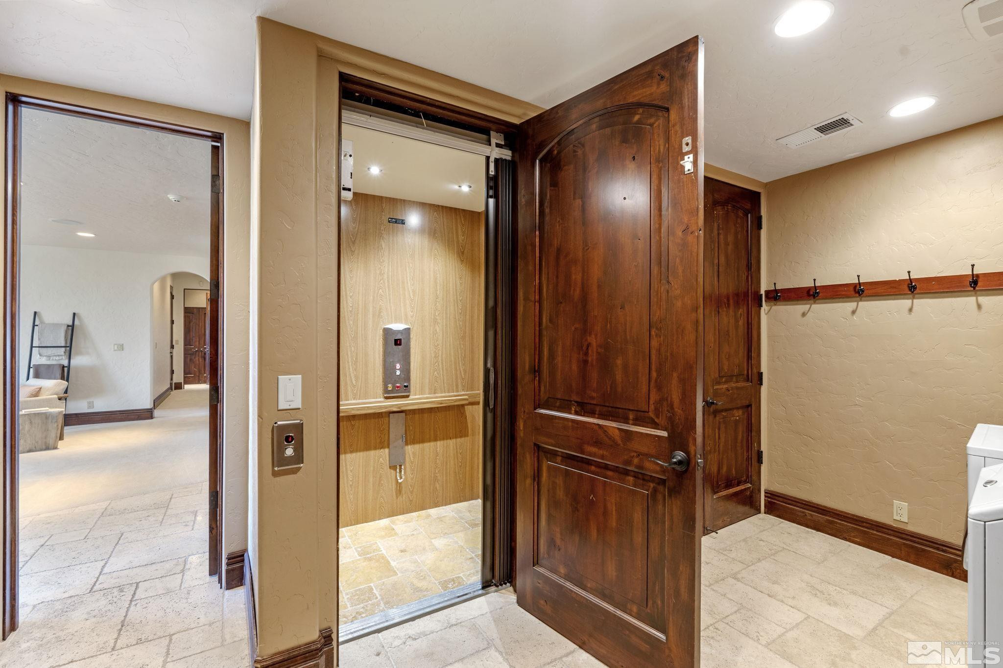 115 W Jeffrey Pine Road