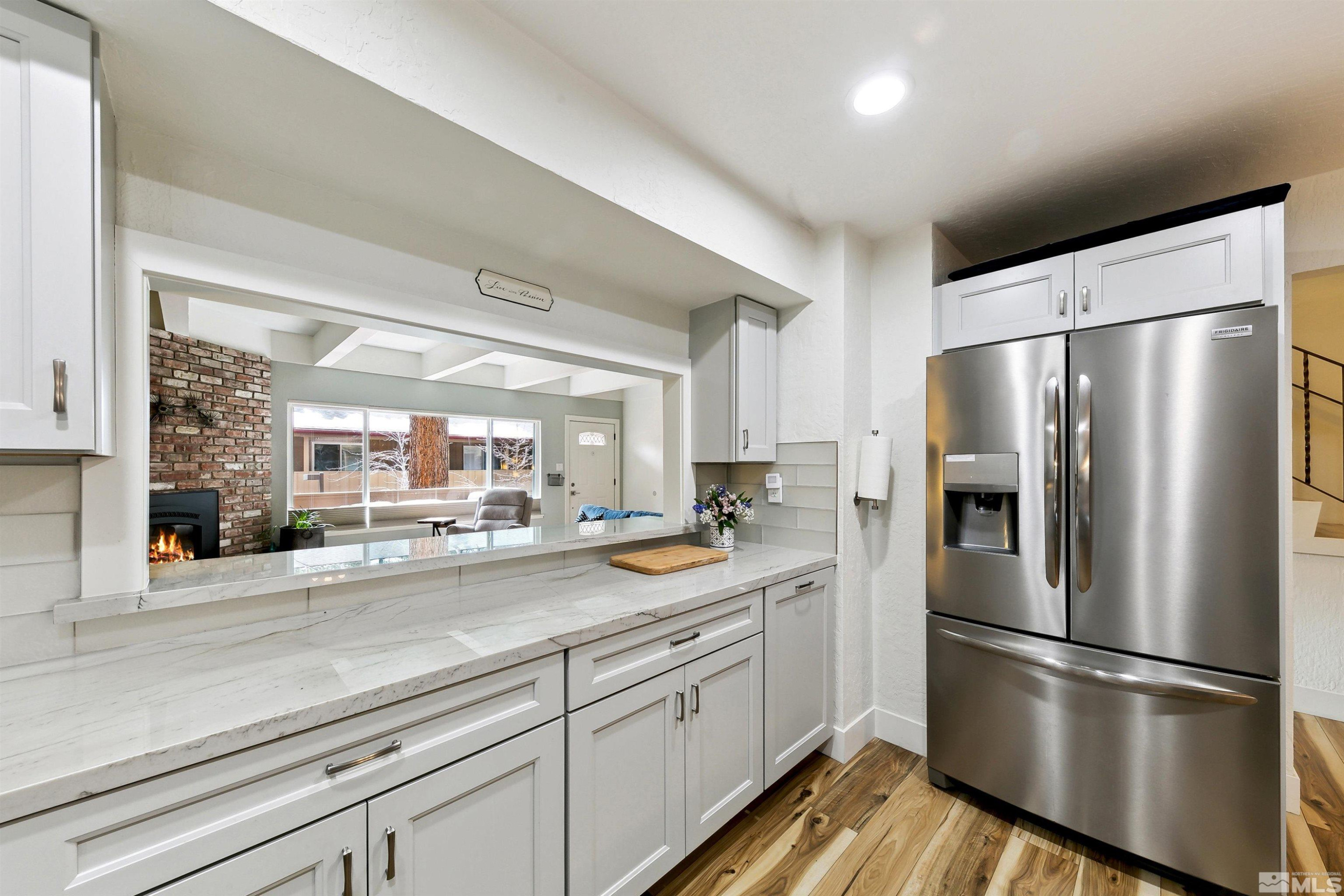 866 Northwood, 33