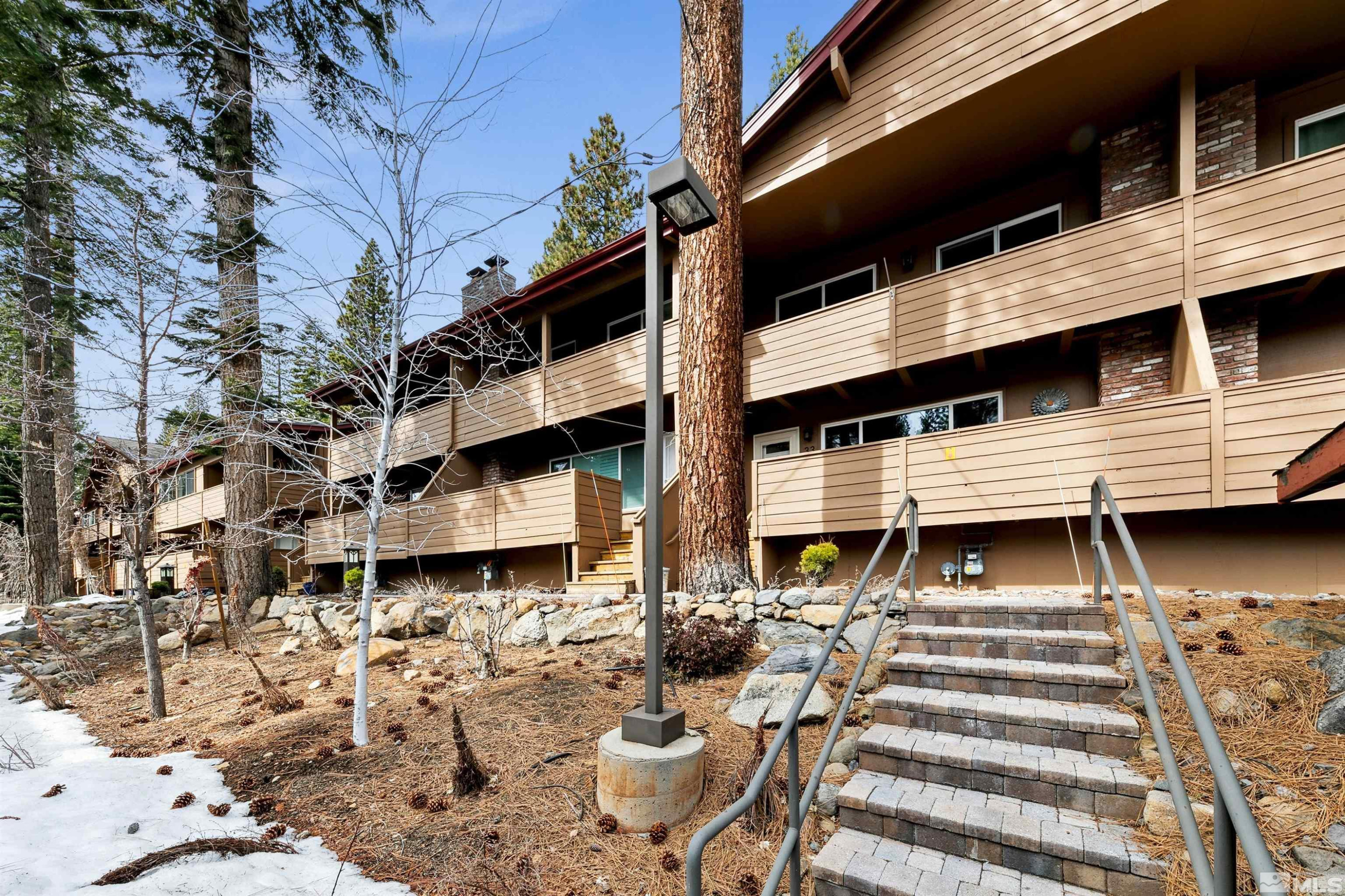 866 Northwood, 33