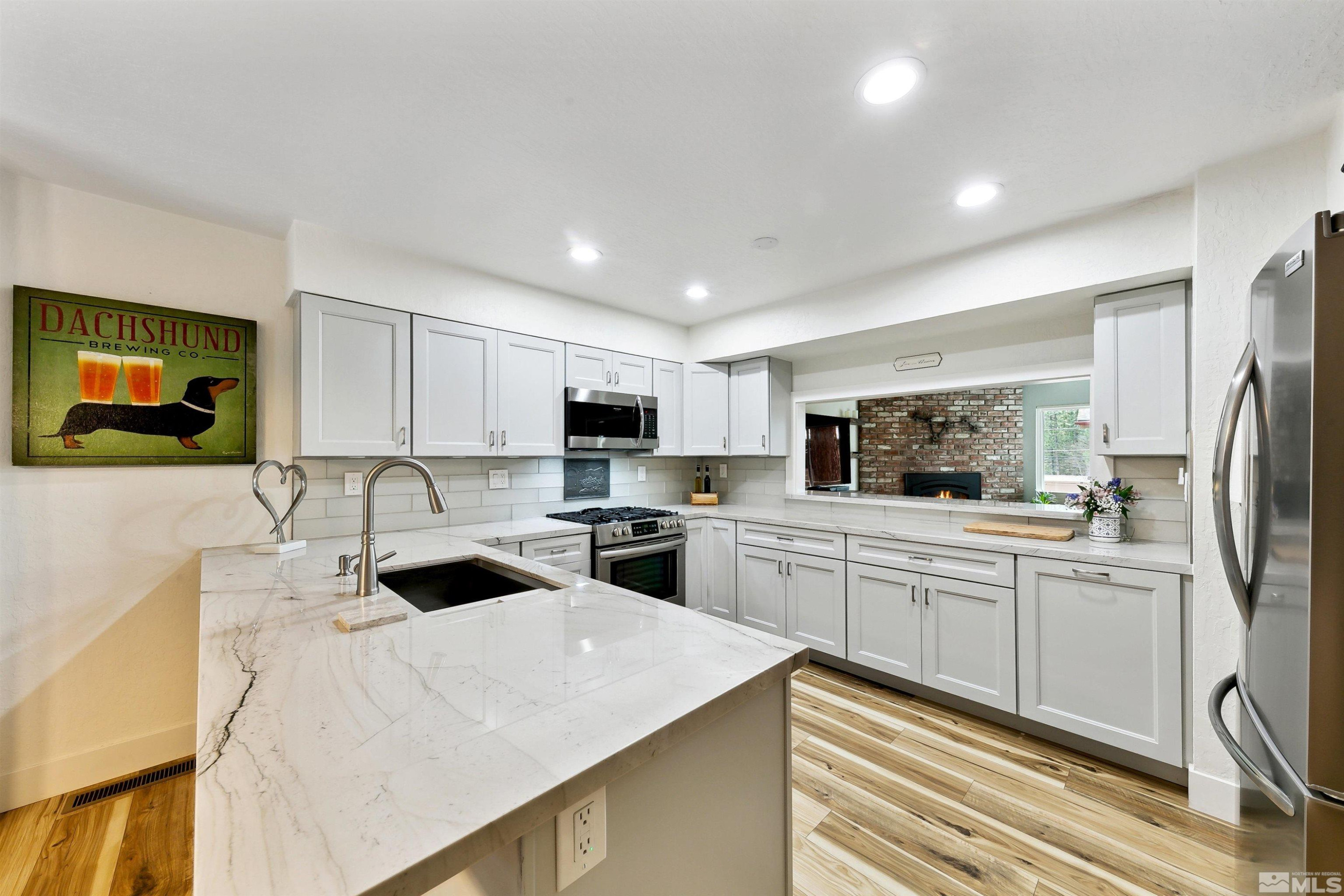 866 Northwood, 33