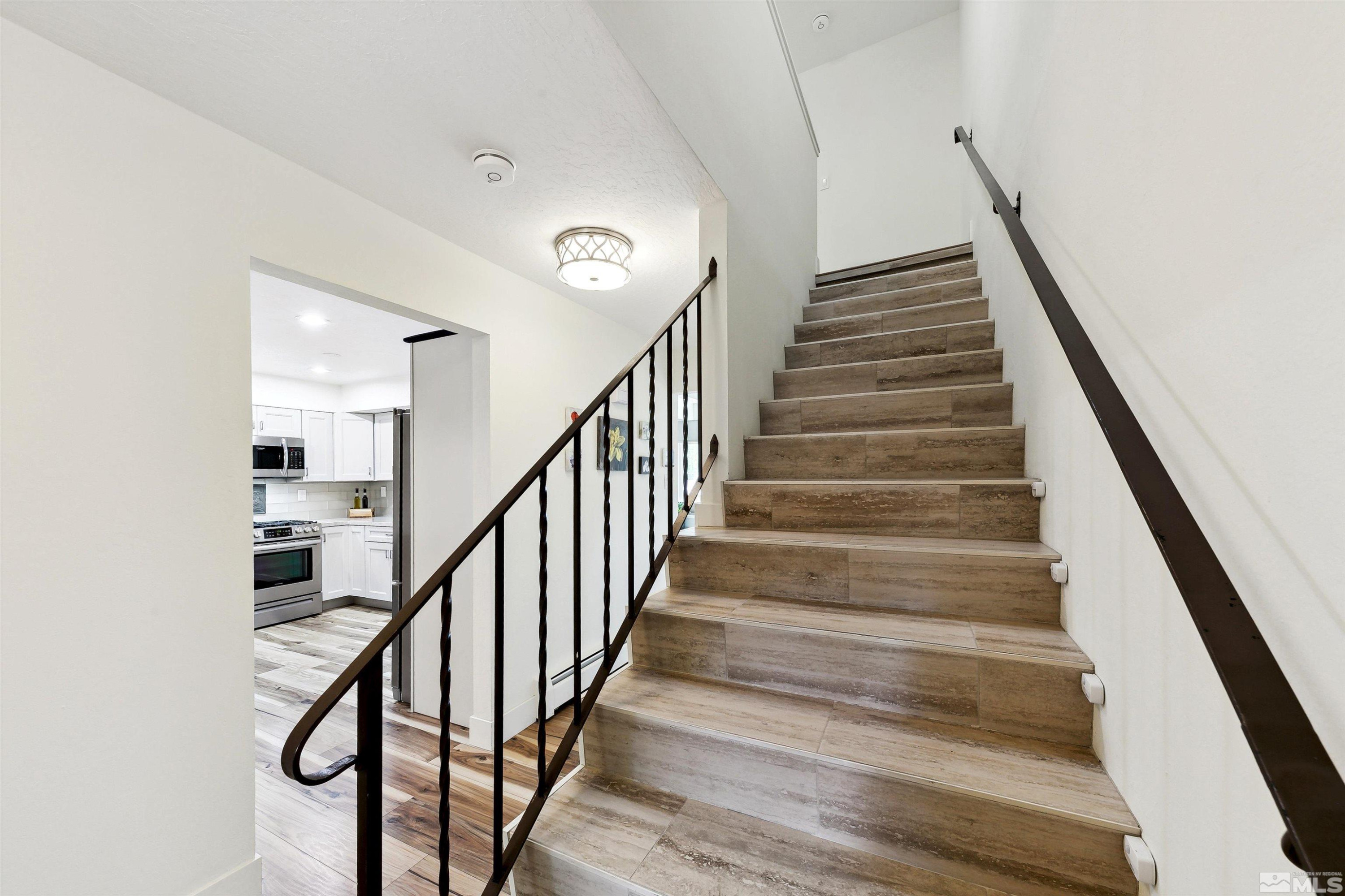 866 Northwood, 33