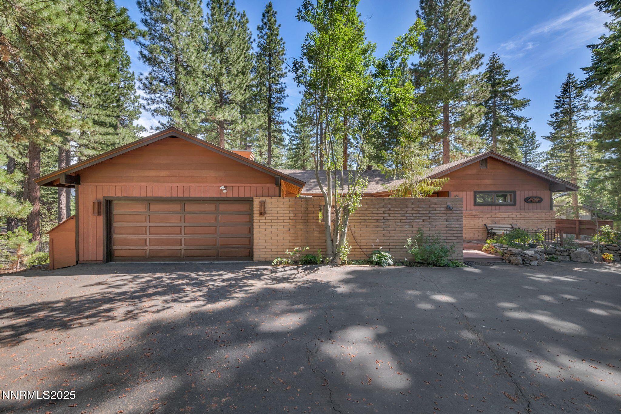 621 Woodridge Circle