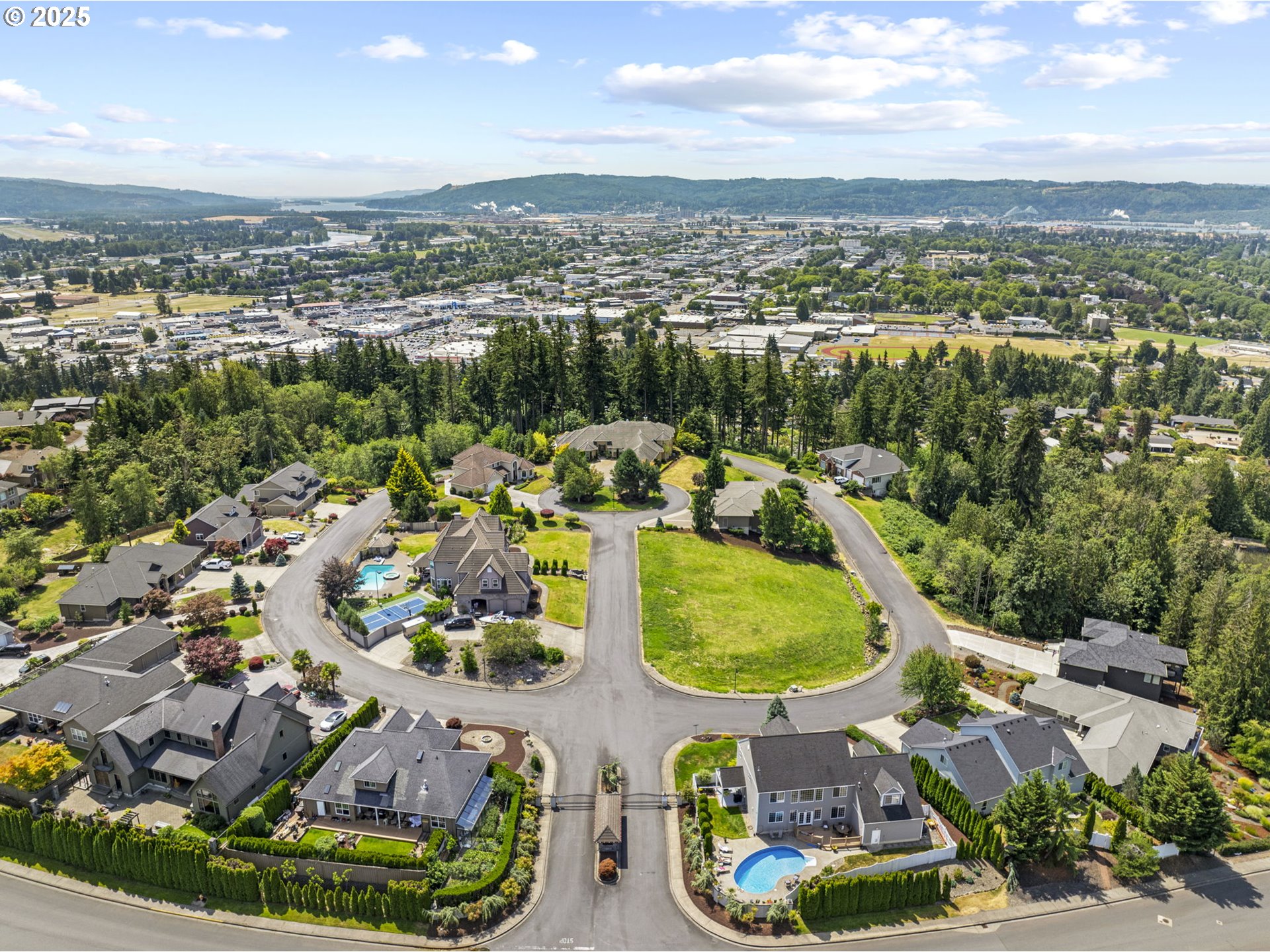 2 CENTER CT