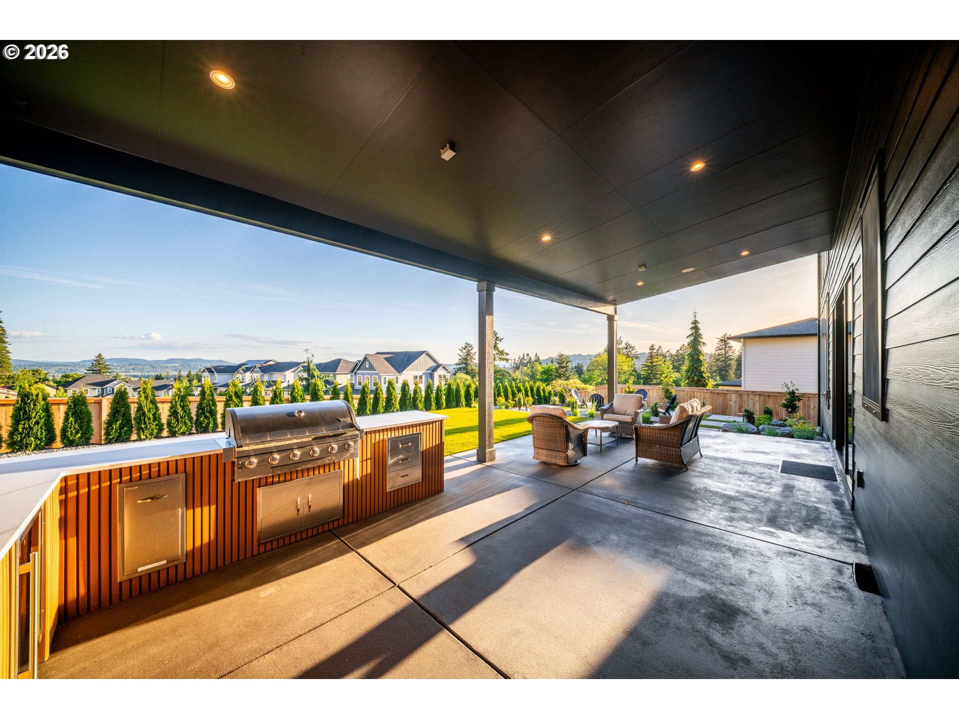 989 W MAGNOLIA LOOP