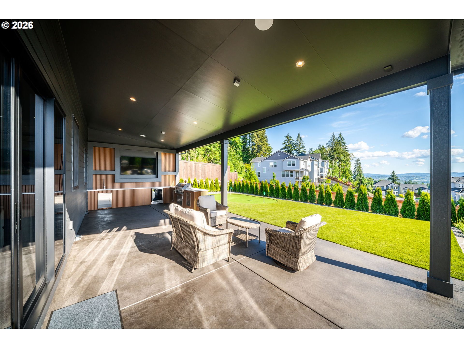 989 W MAGNOLIA LOOP