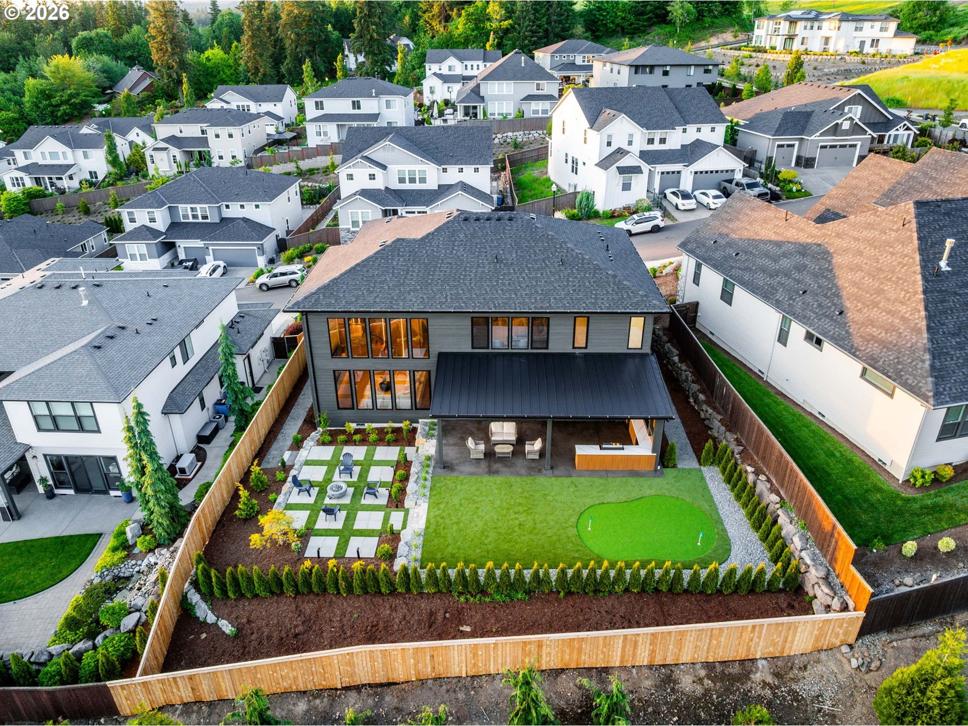 989 W MAGNOLIA LOOP