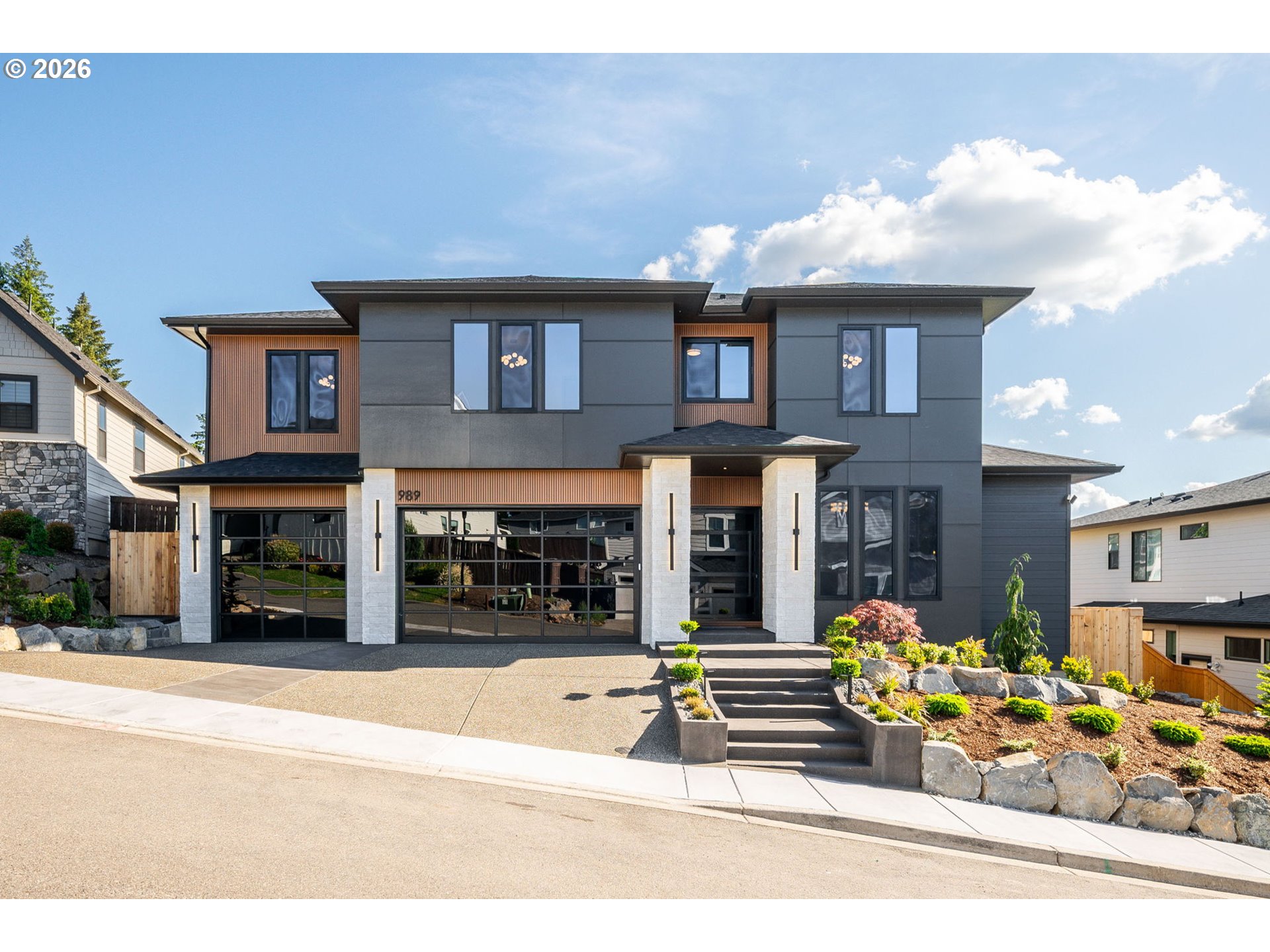 989 W MAGNOLIA LOOP