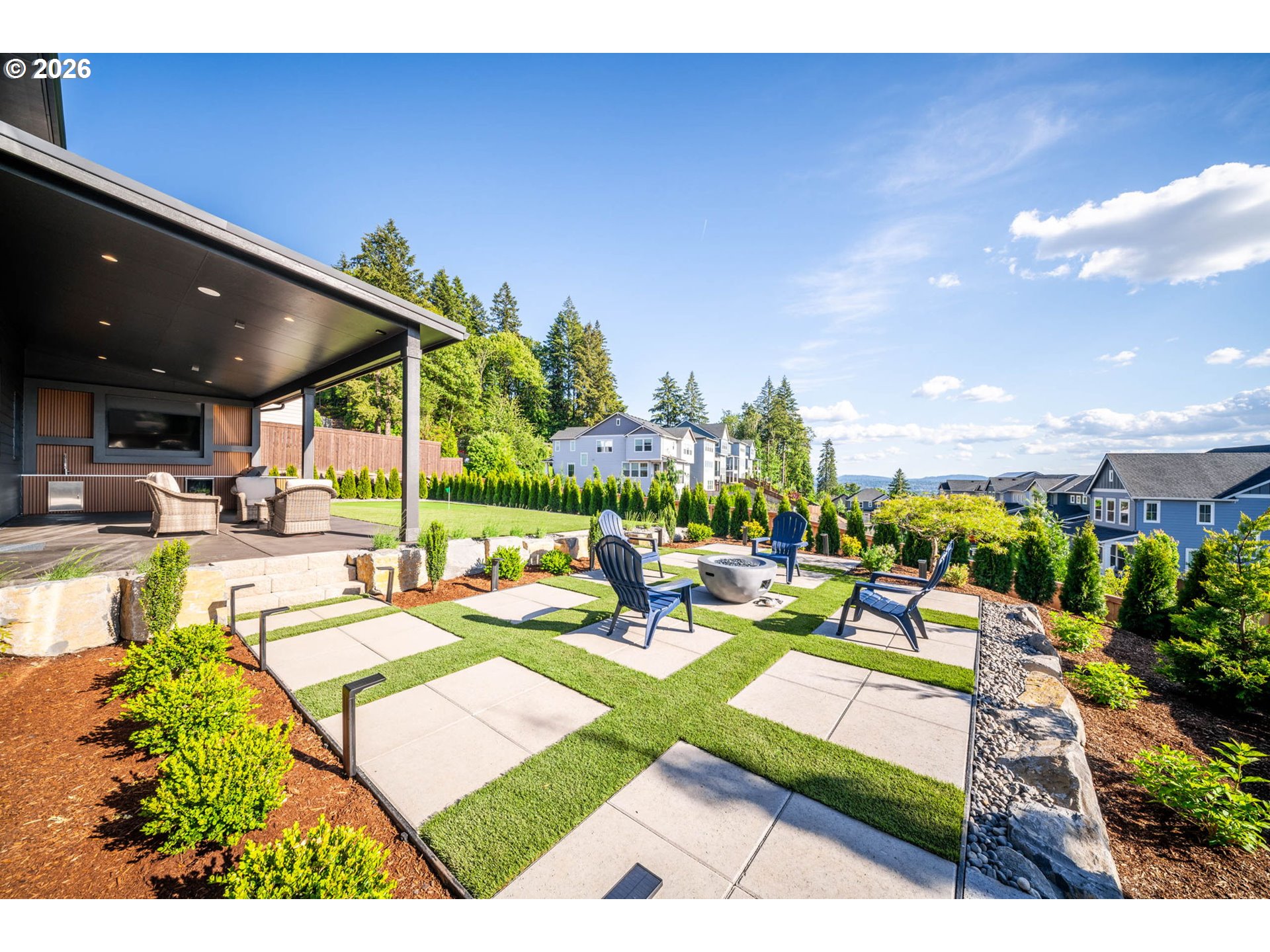 989 W MAGNOLIA LOOP