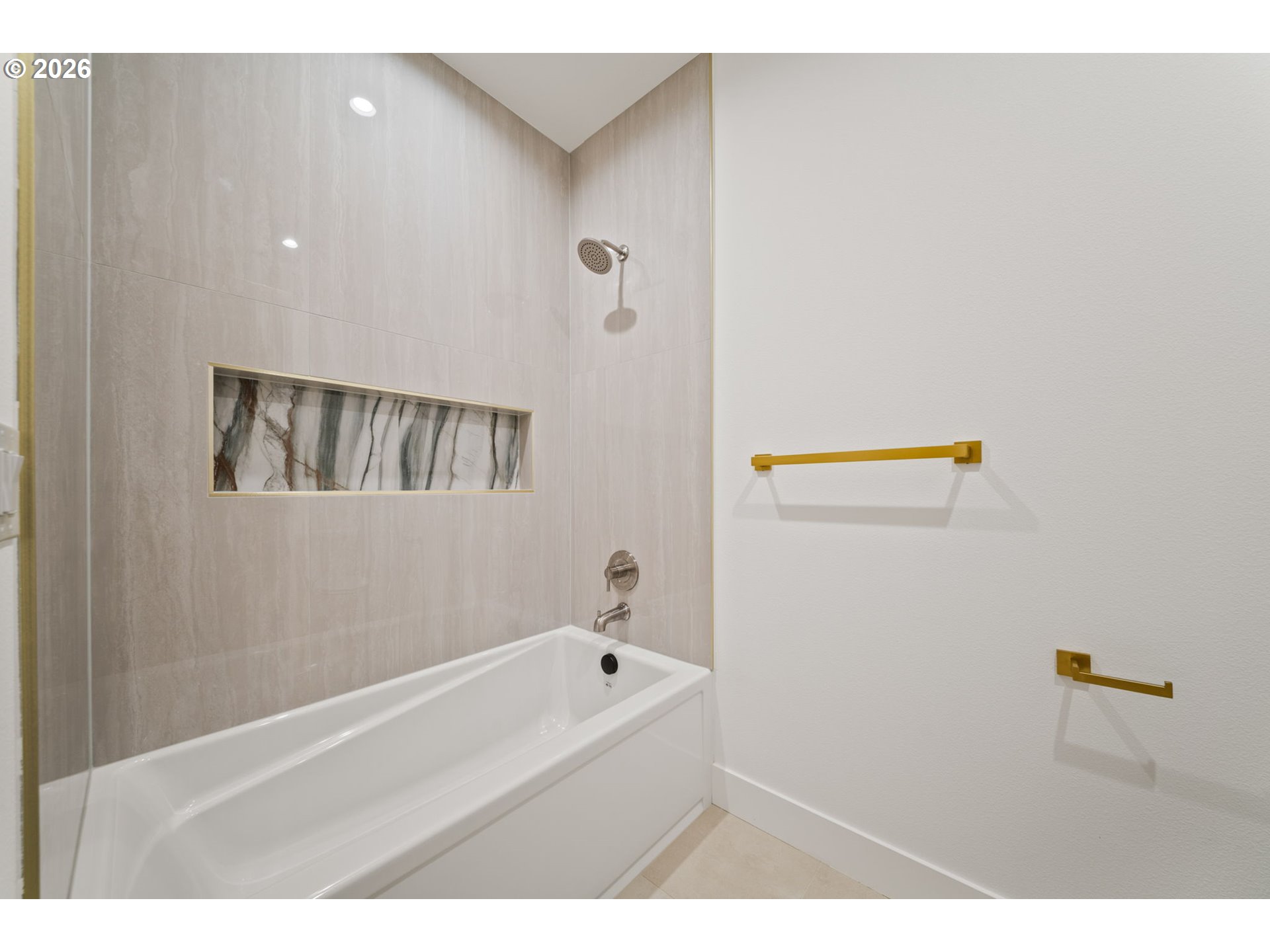 989 W MAGNOLIA LOOP