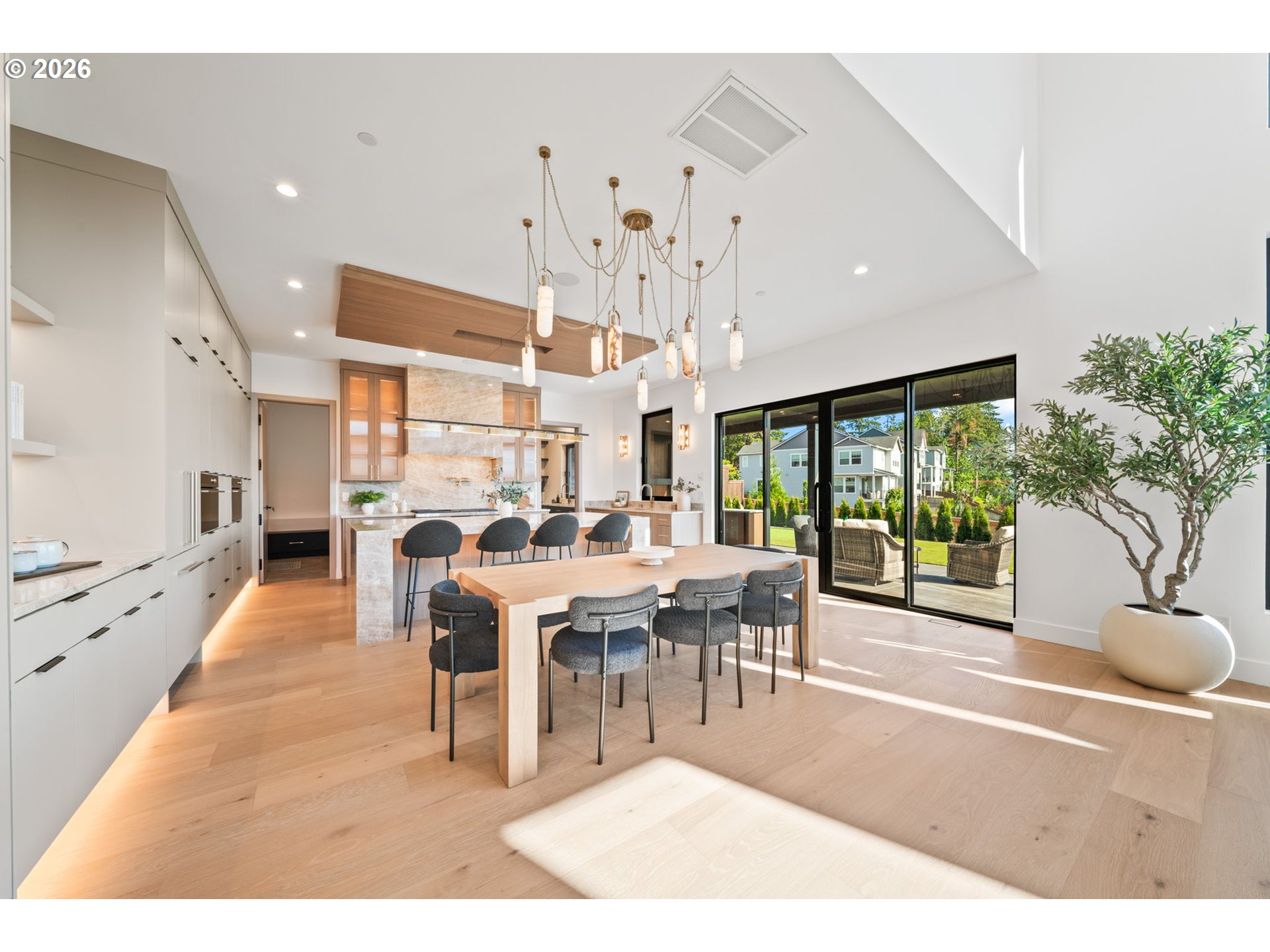 989 W MAGNOLIA LOOP
