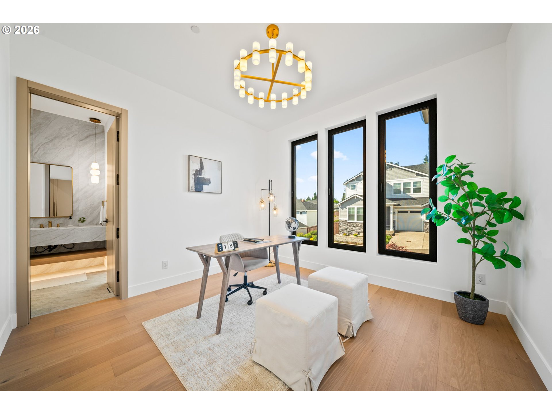 989 W MAGNOLIA LOOP