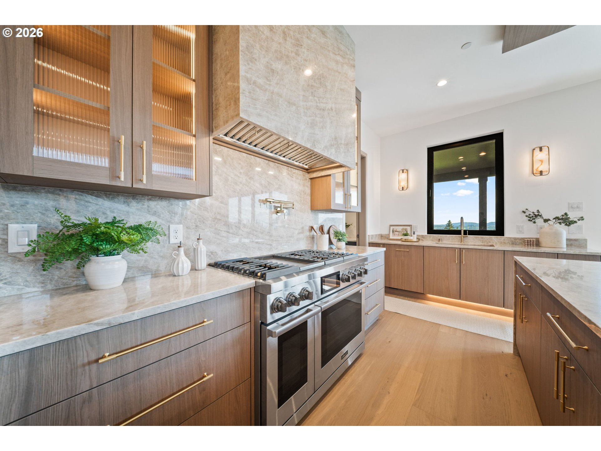 989 W MAGNOLIA LOOP