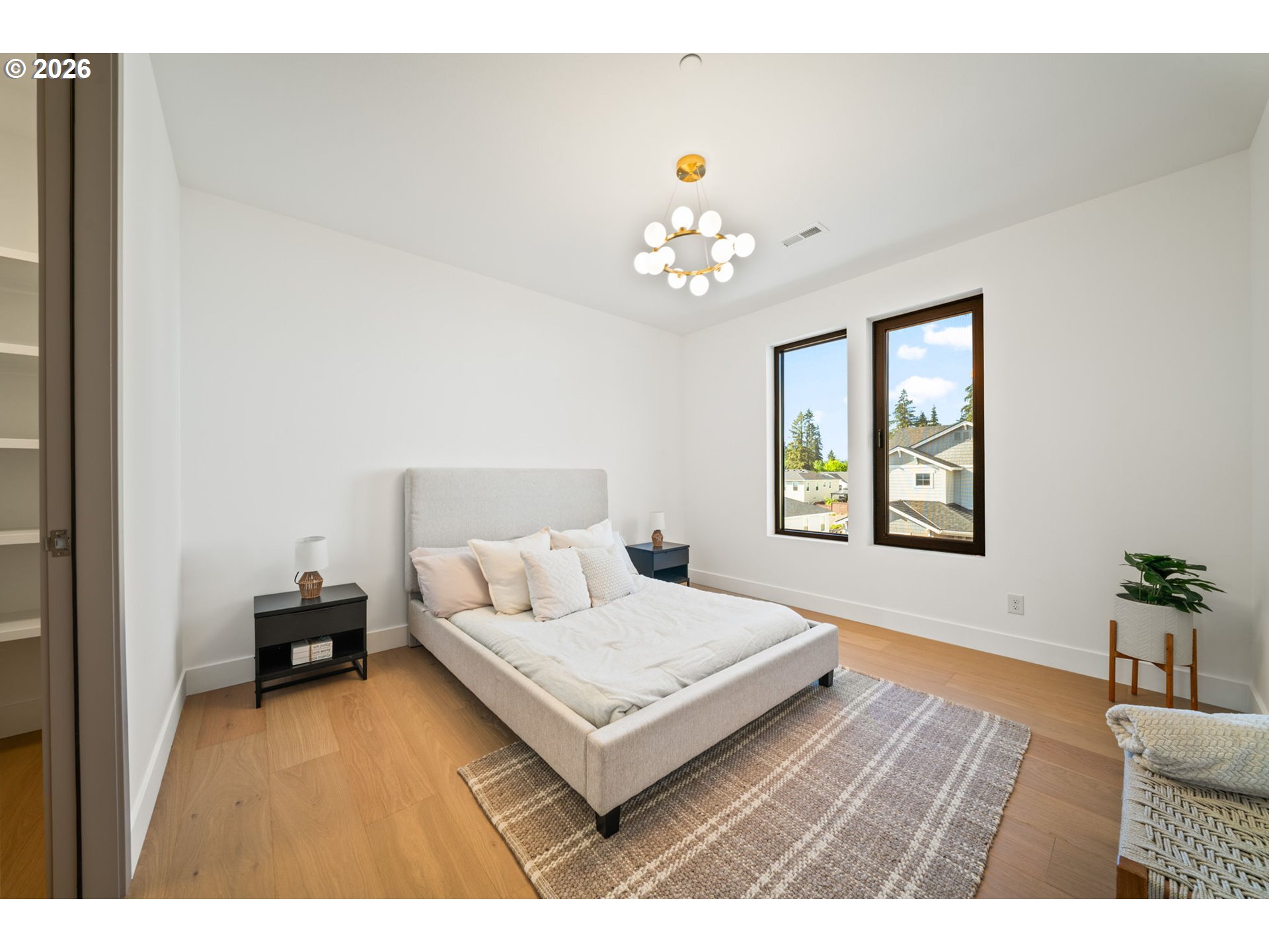 989 W MAGNOLIA LOOP