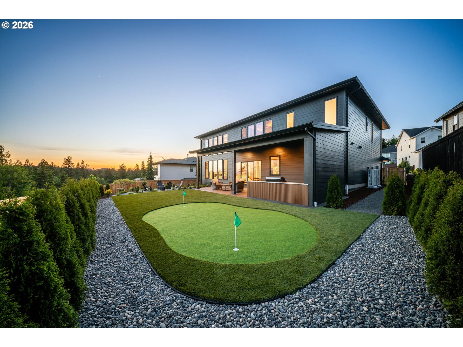 989 W MAGNOLIA LOOP