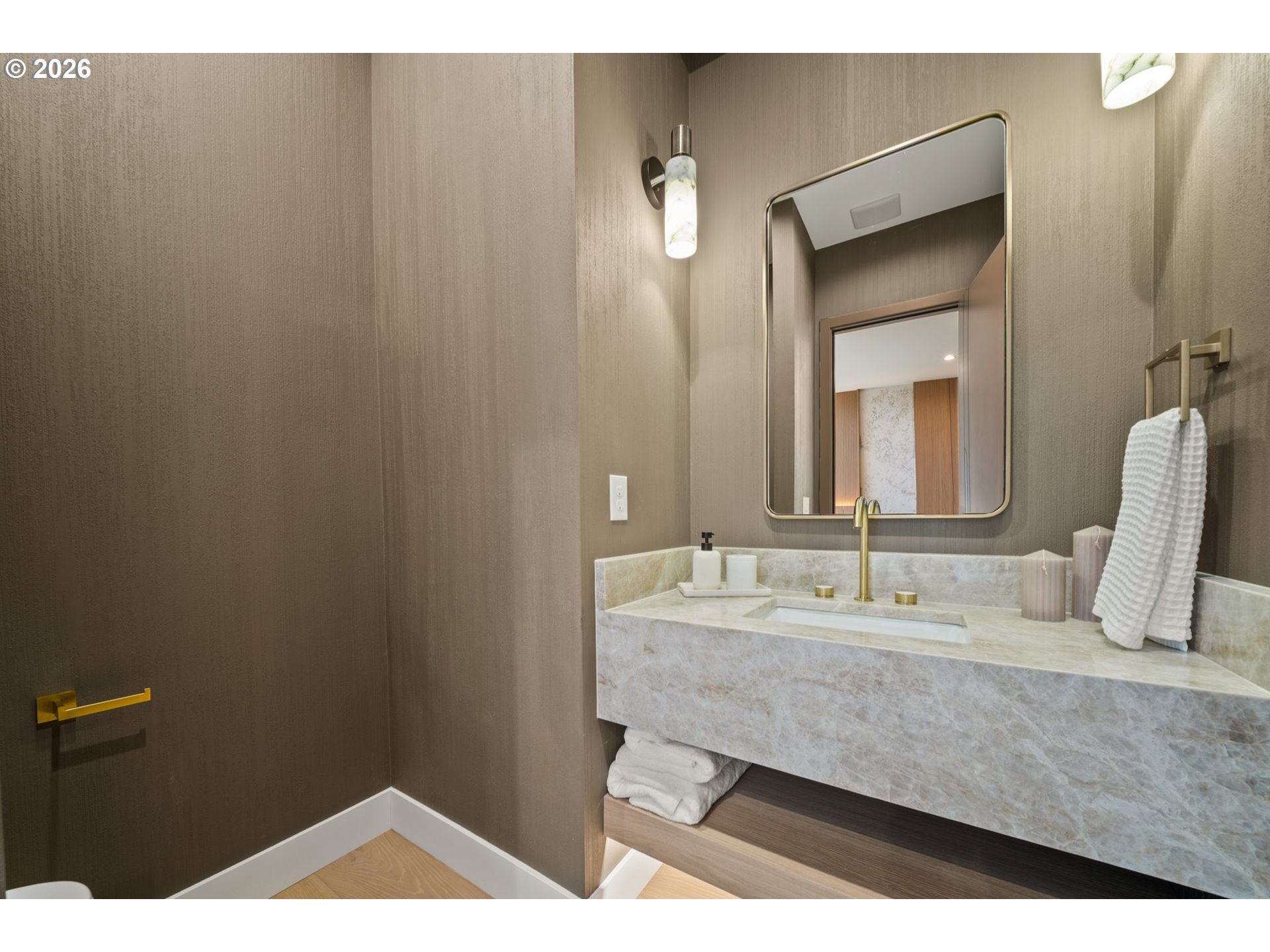 989 W MAGNOLIA LOOP