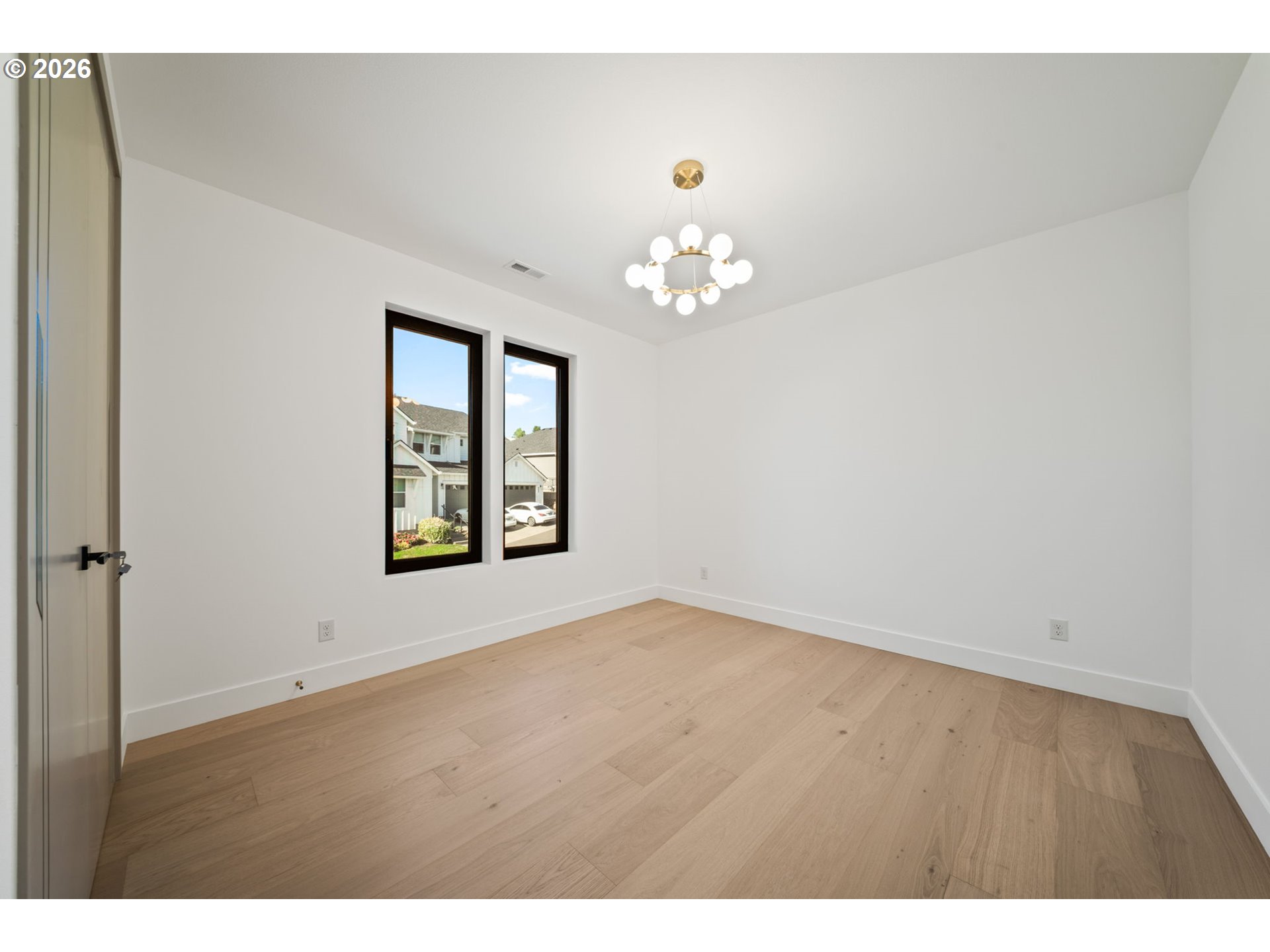 989 W MAGNOLIA LOOP