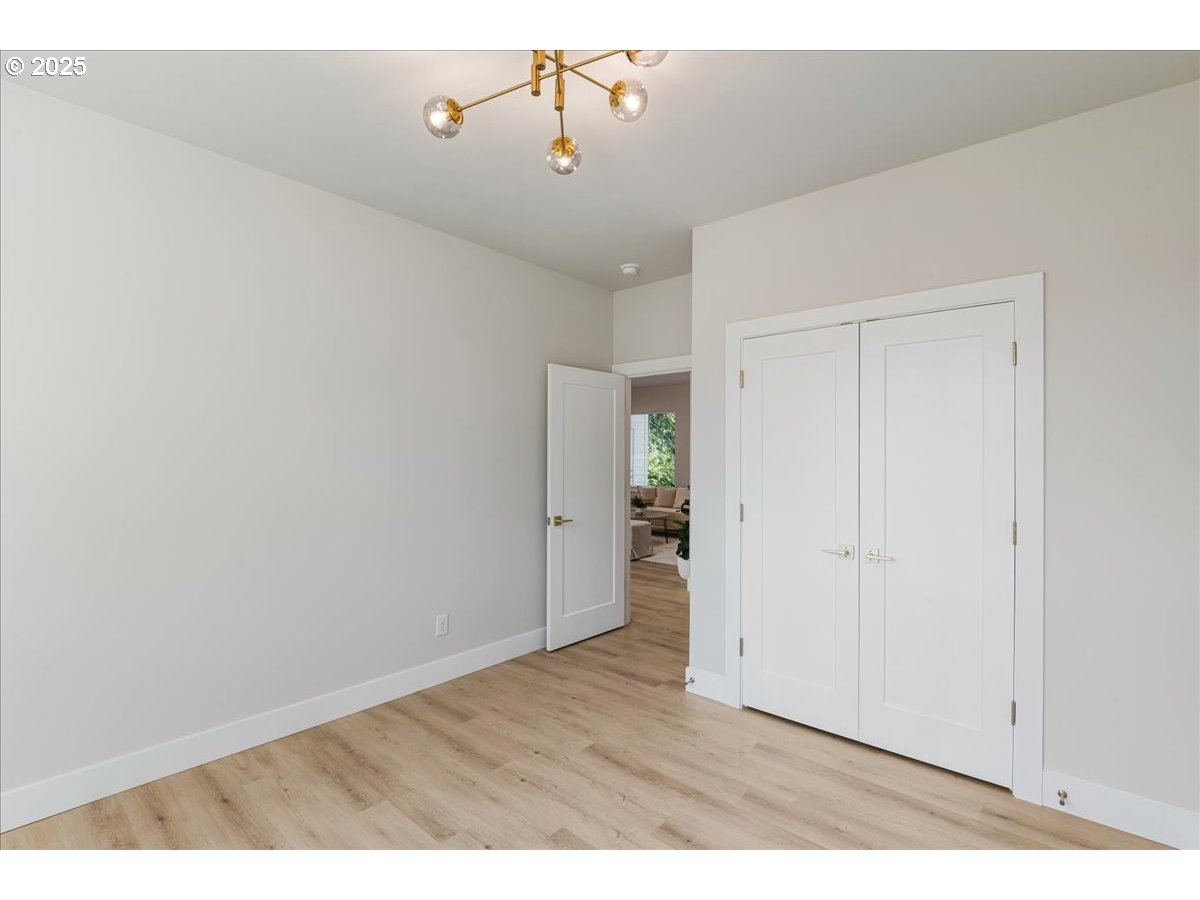 937 EDINBURGH CT