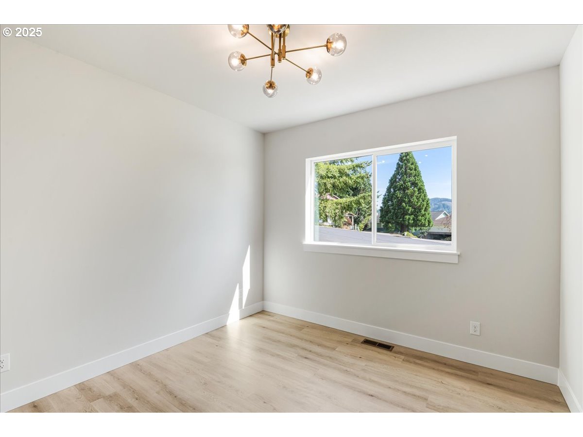 937 EDINBURGH CT